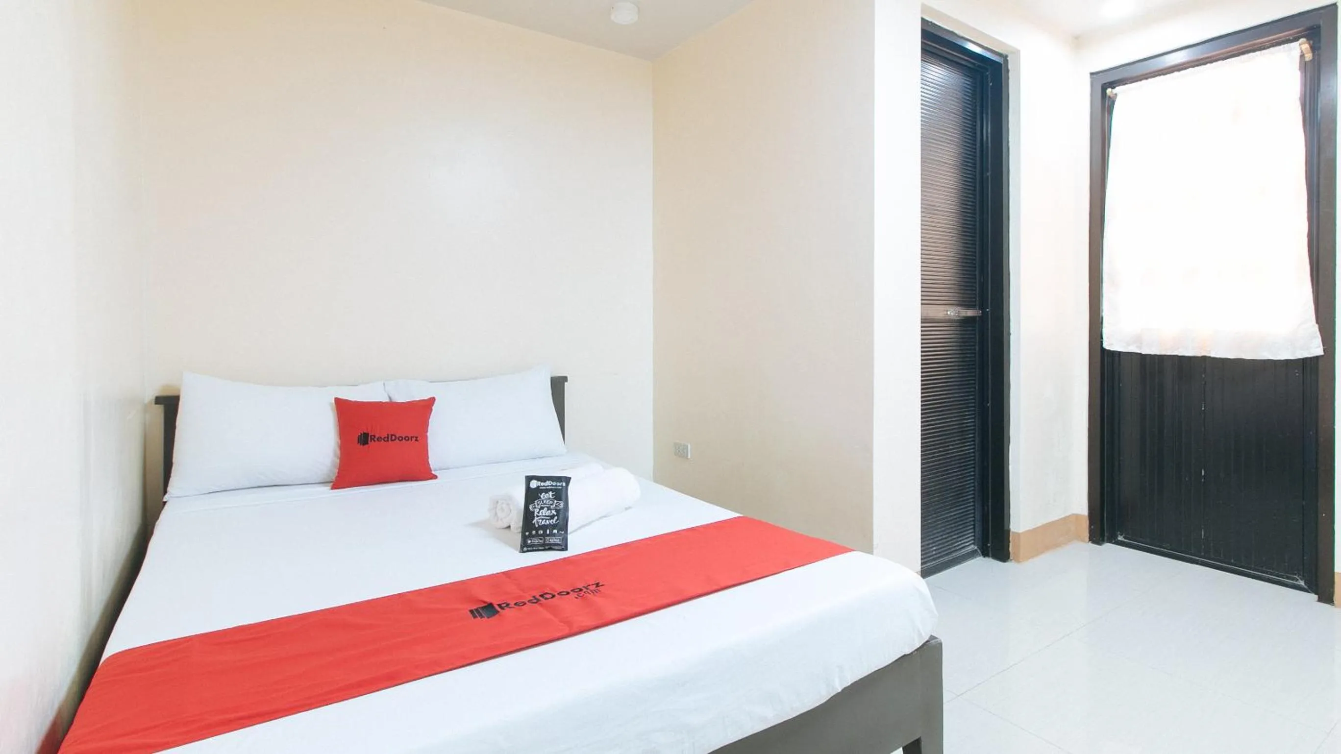 Bed in RedDoorz at Isabelita Hotel Tuguegarao City