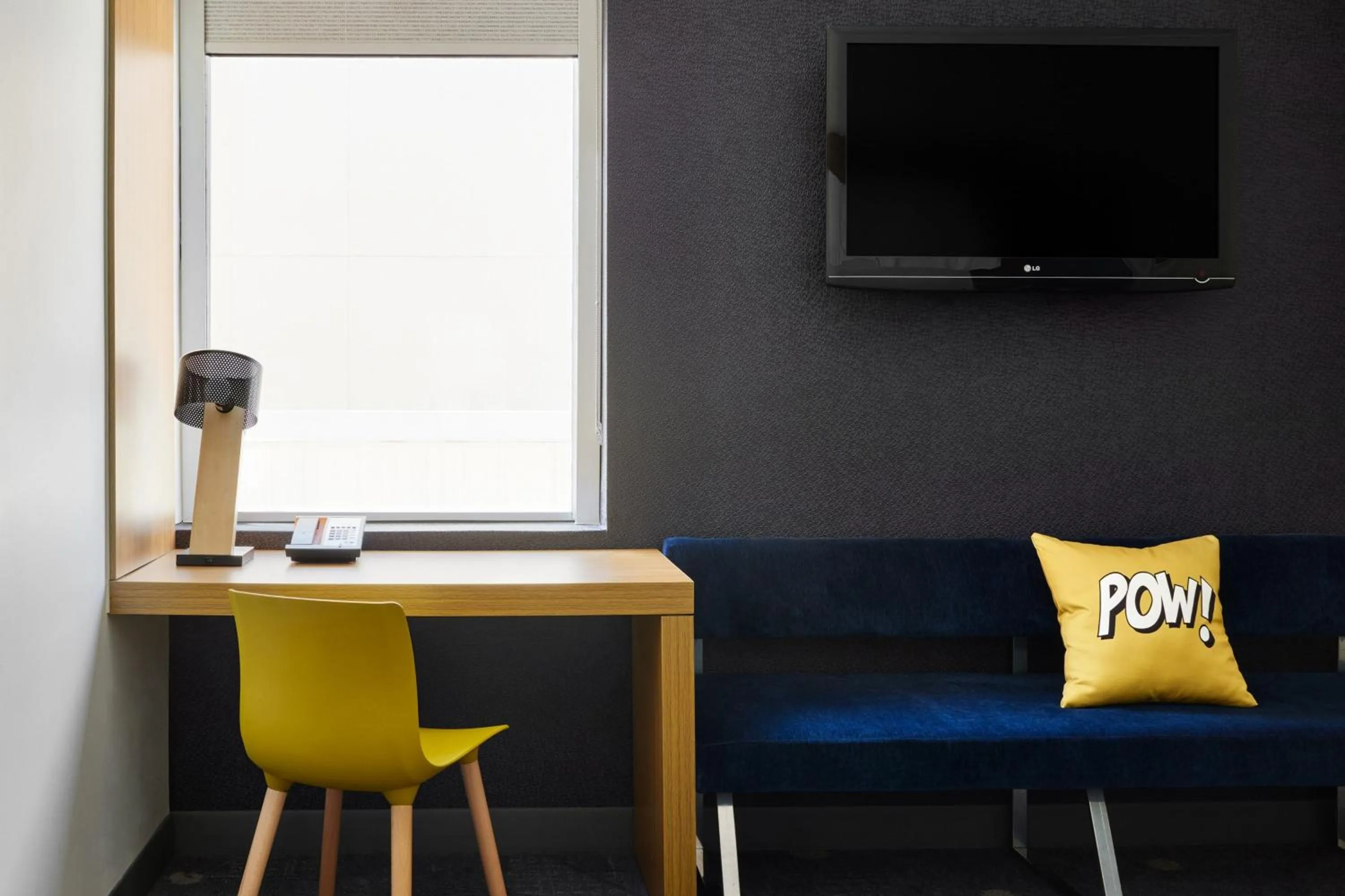 Photo of the whole room in Aloft Leawood-Overland Park