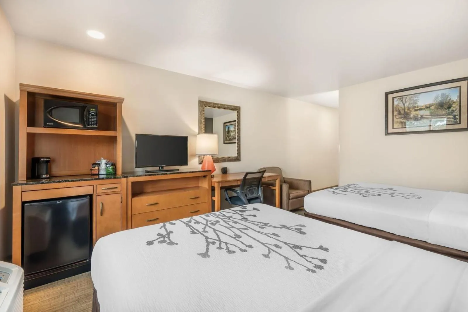 Bed in Colstrip Inn & Suites