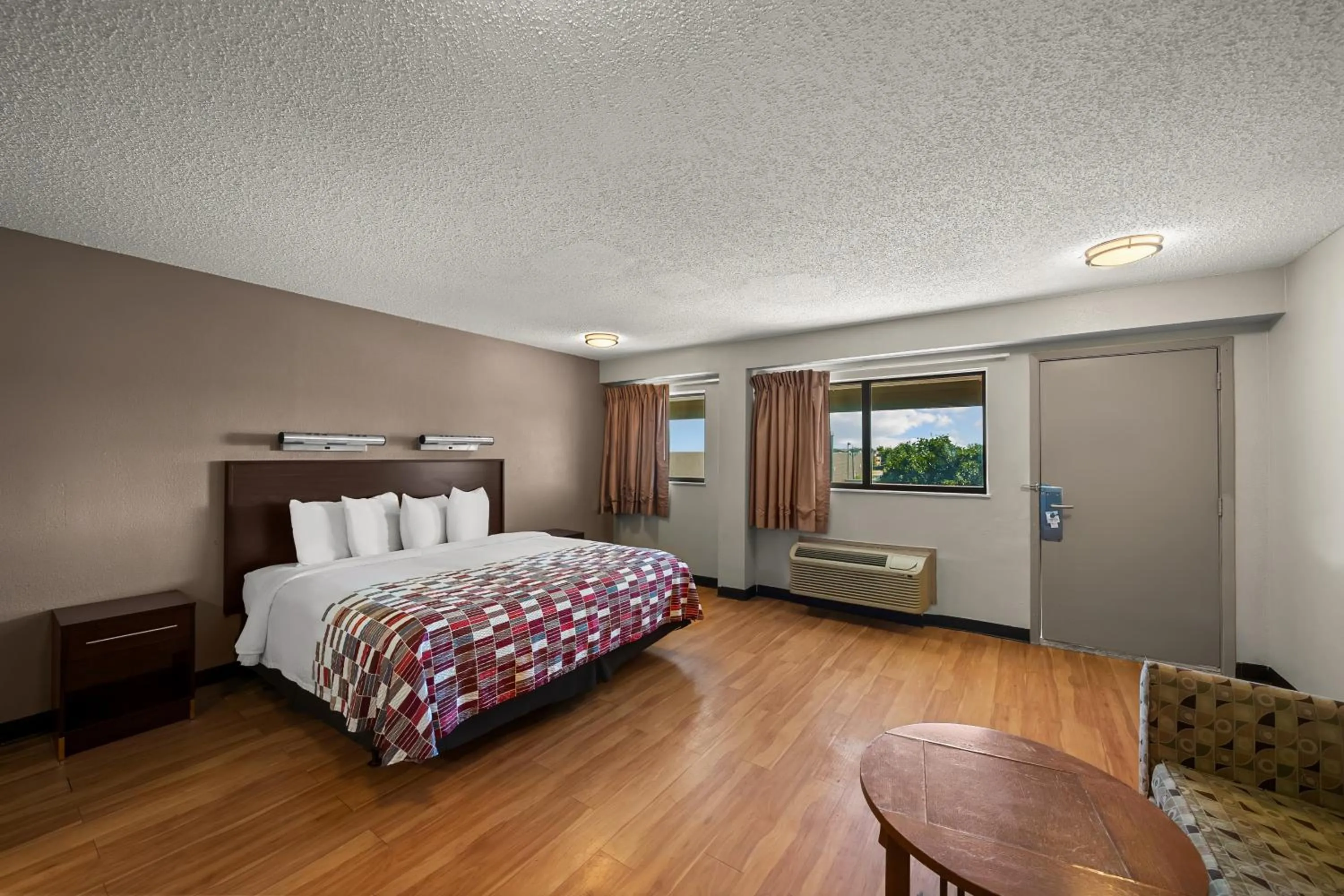 Bed in Red Roof Inn Dallas - DFW Airport North