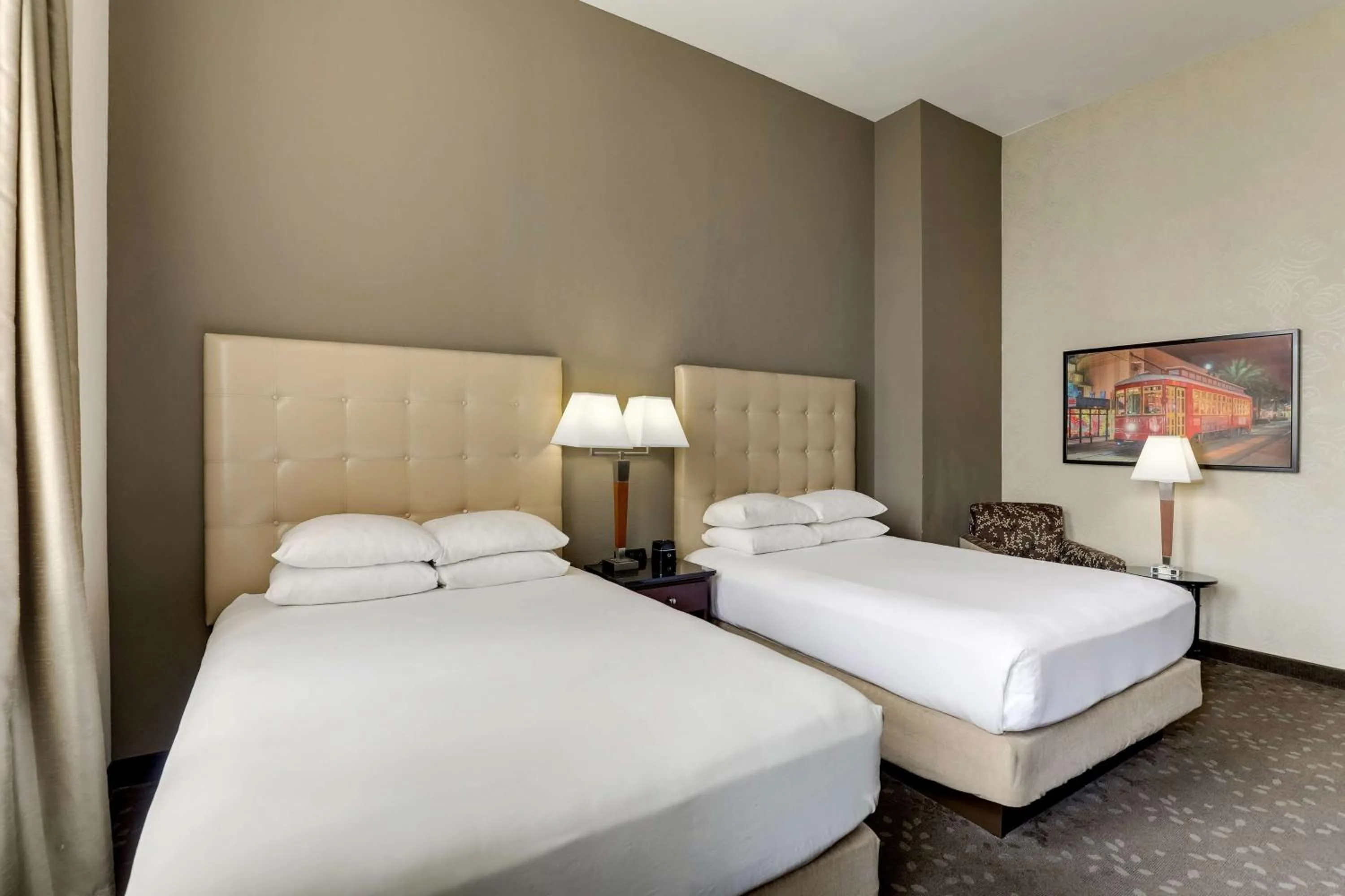 Bedroom, Bed in Drury Plaza Hotel New Orleans