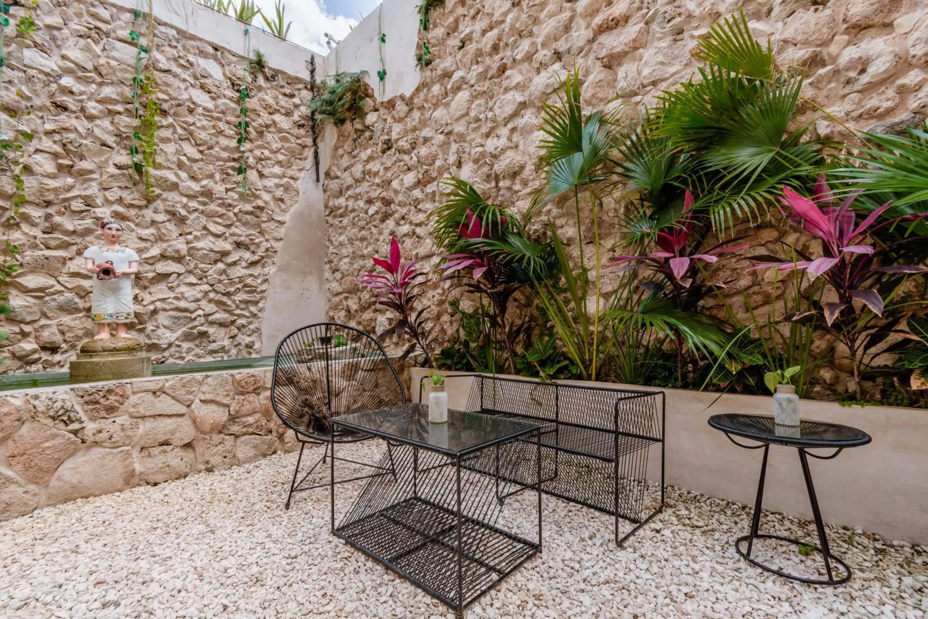 Patio in Hotel Colonial Zaci by GuruHotel