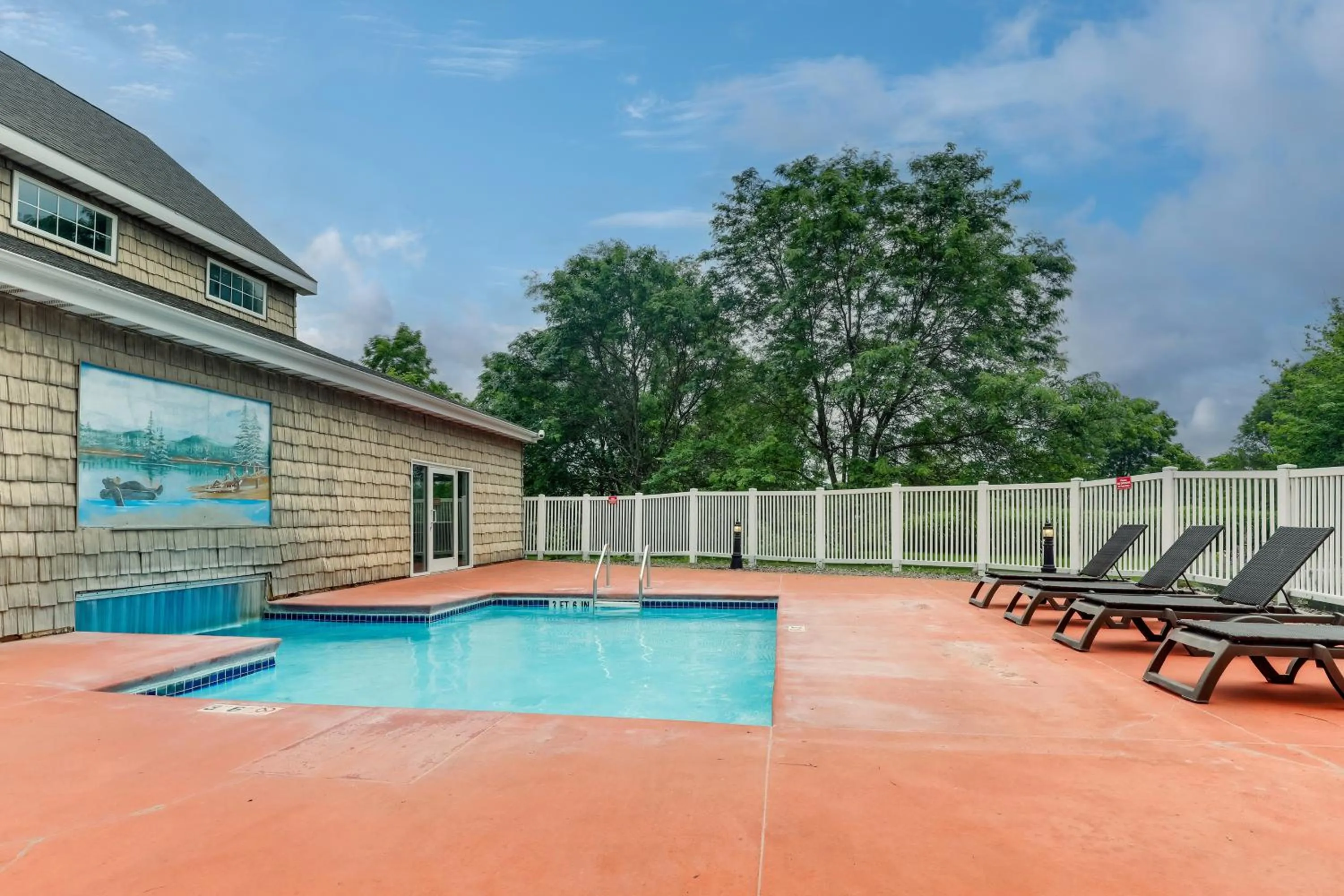 Swimming pool in Stoney Creek Hotel La Crosse - Onalaska