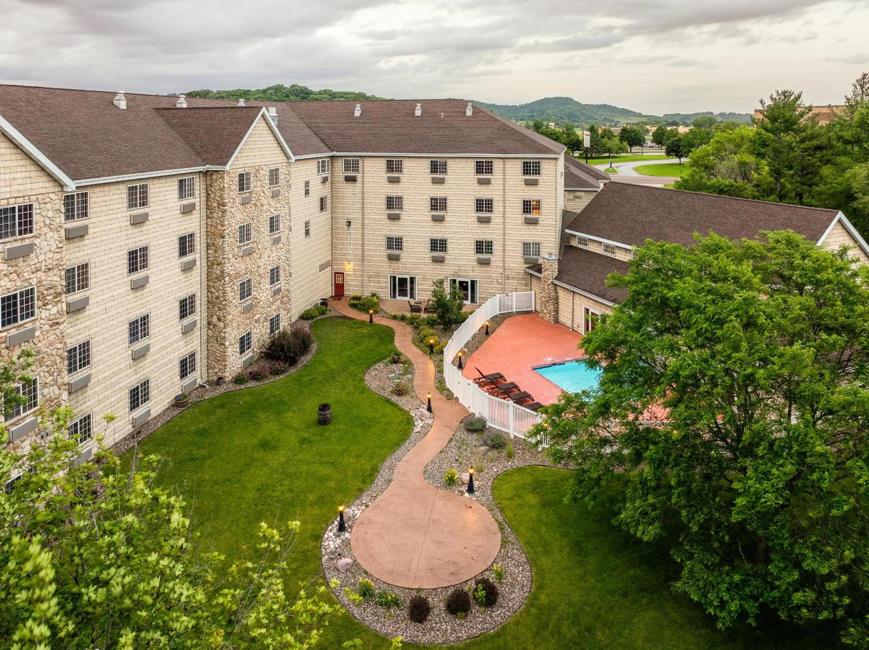 Property building in Stoney Creek Hotel La Crosse - Onalaska