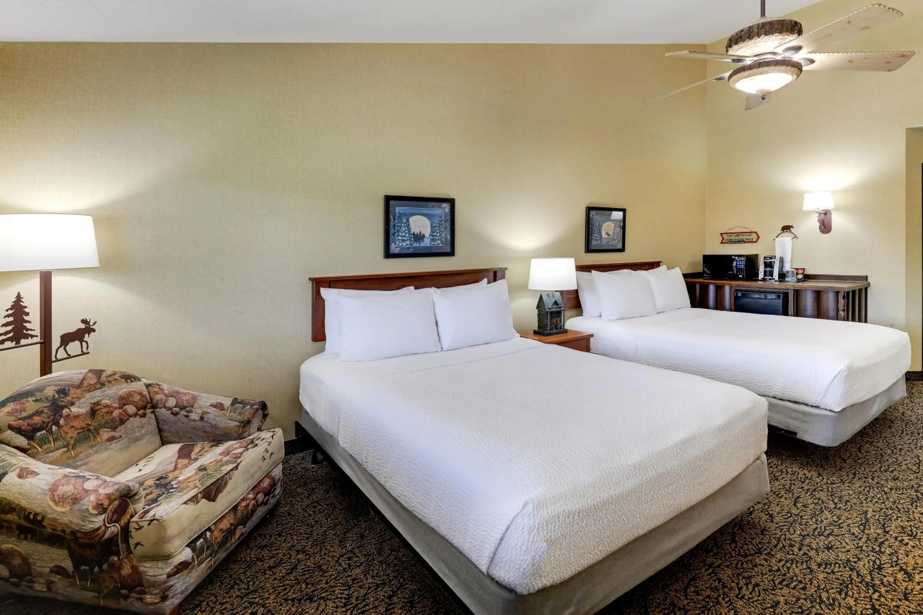 Bed in Stoney Creek Hotel La Crosse - Onalaska