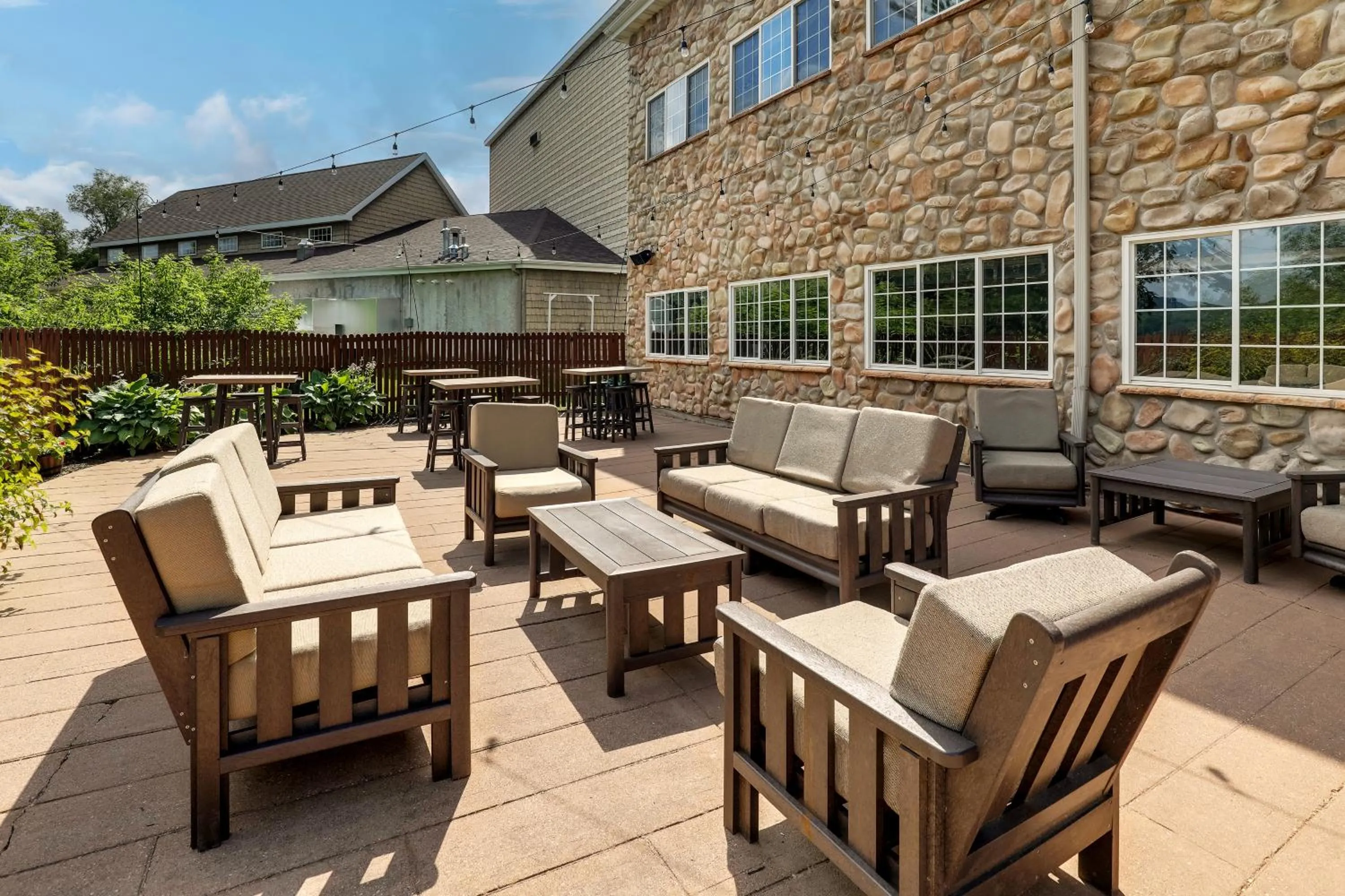 Patio in Stoney Creek Hotel La Crosse - Onalaska