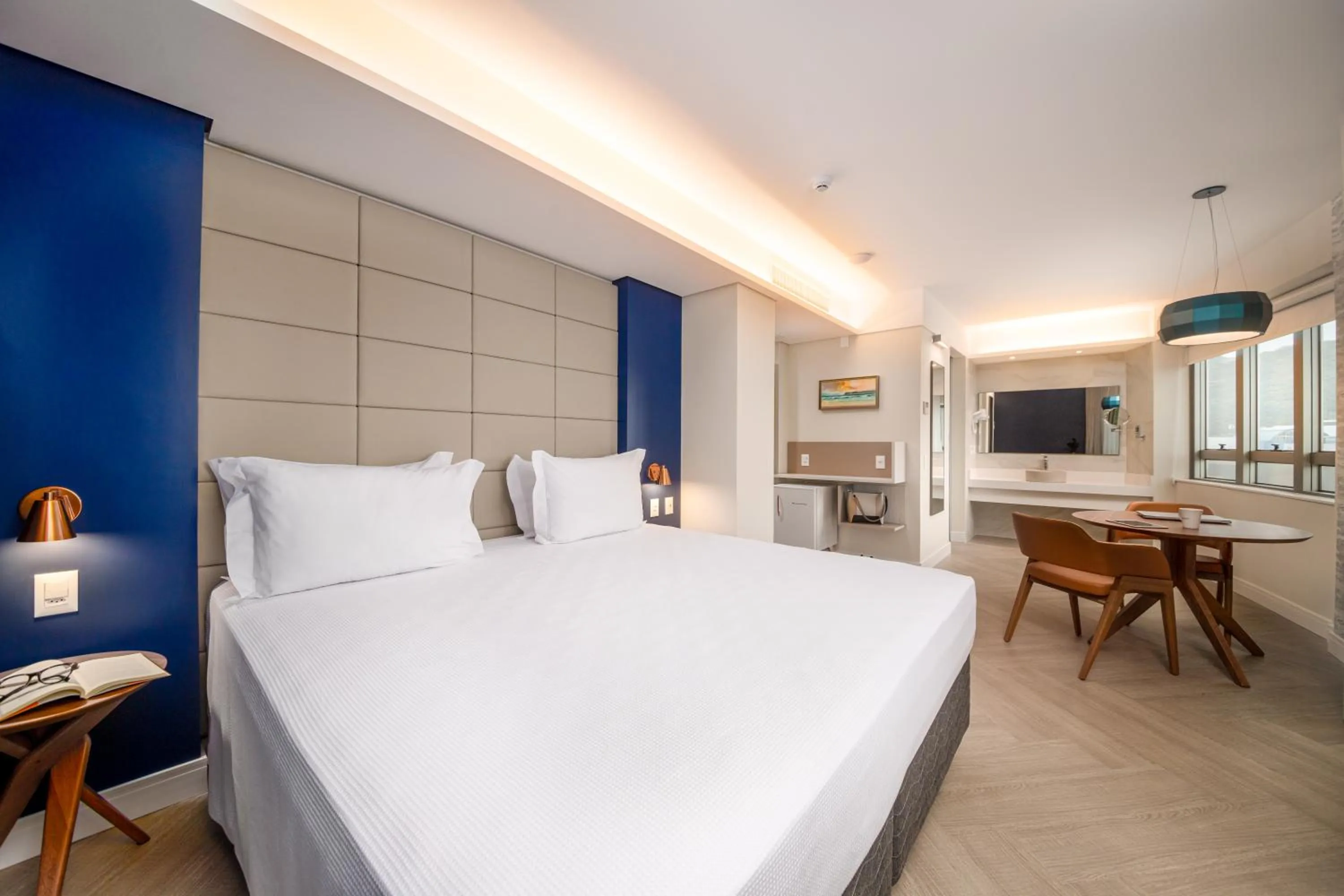 Photo of the whole room, Bed in Intercity Portofino Florianópolis