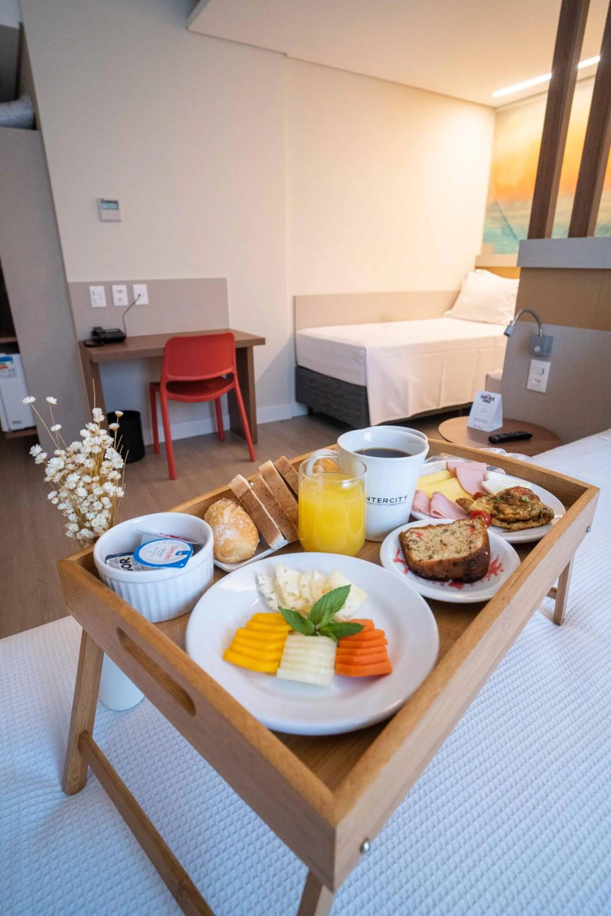 Breakfast, Bed in Intercity Portofino Florianópolis