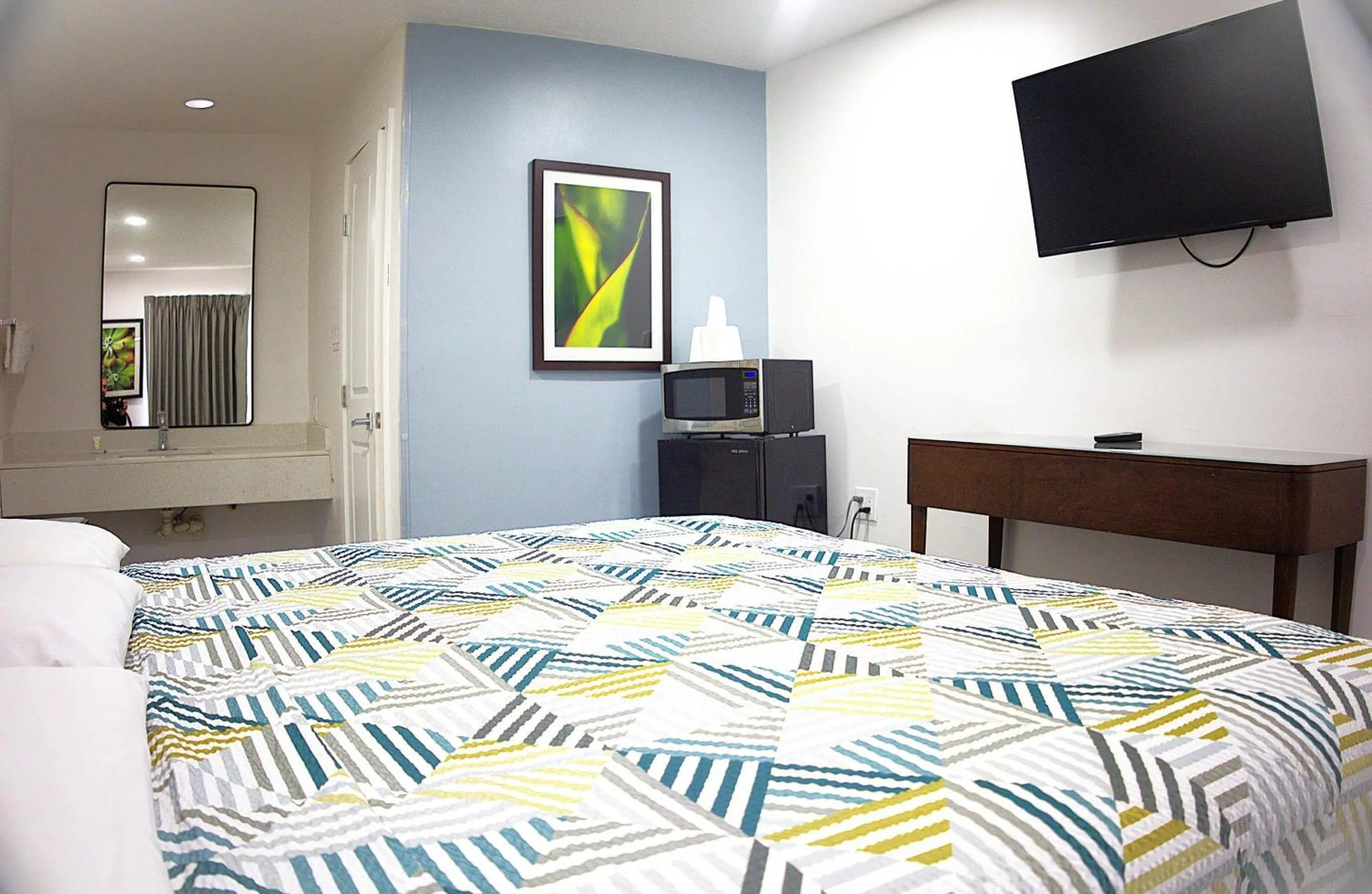 Bedroom, Bed in Rodeway Inn