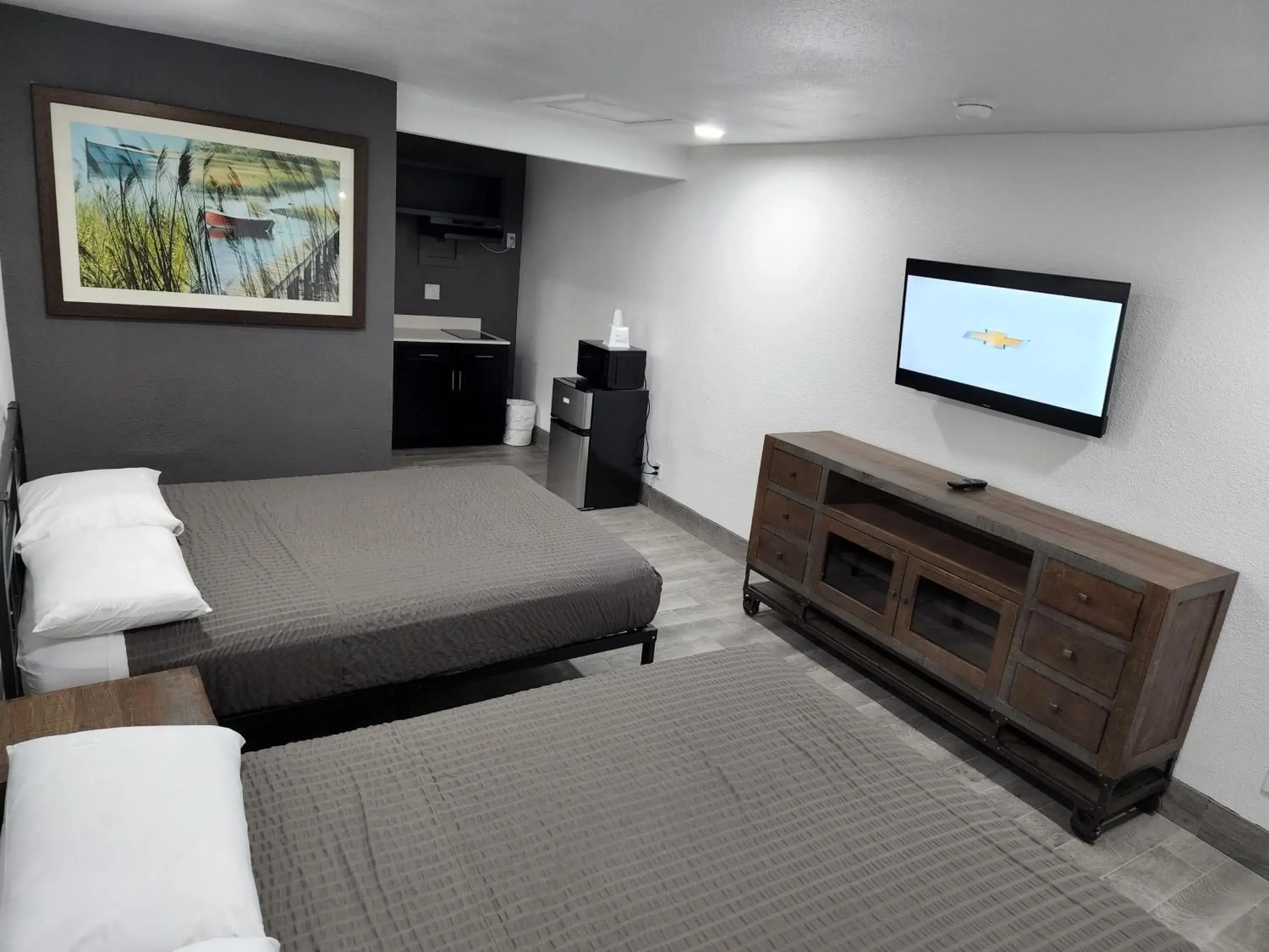 Efficiency Quadruple Room with Two Queen Beds - Non Smoking/Exterior Hall in Rodeway Inn Efficiency Quadruple Room with Two Queen Beds - Non Smoking/Exterior Hall in Rodeway Inn