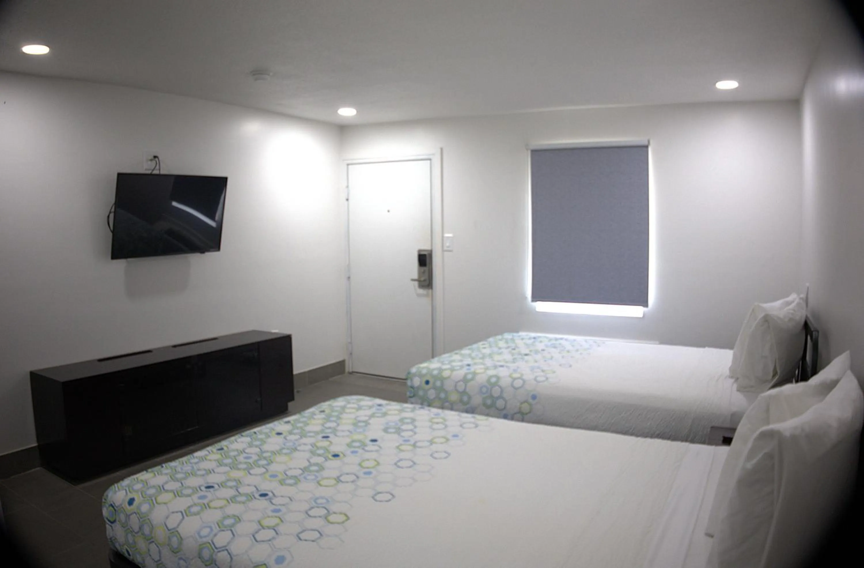 Photo of the whole room, Bed in Rodeway Inn