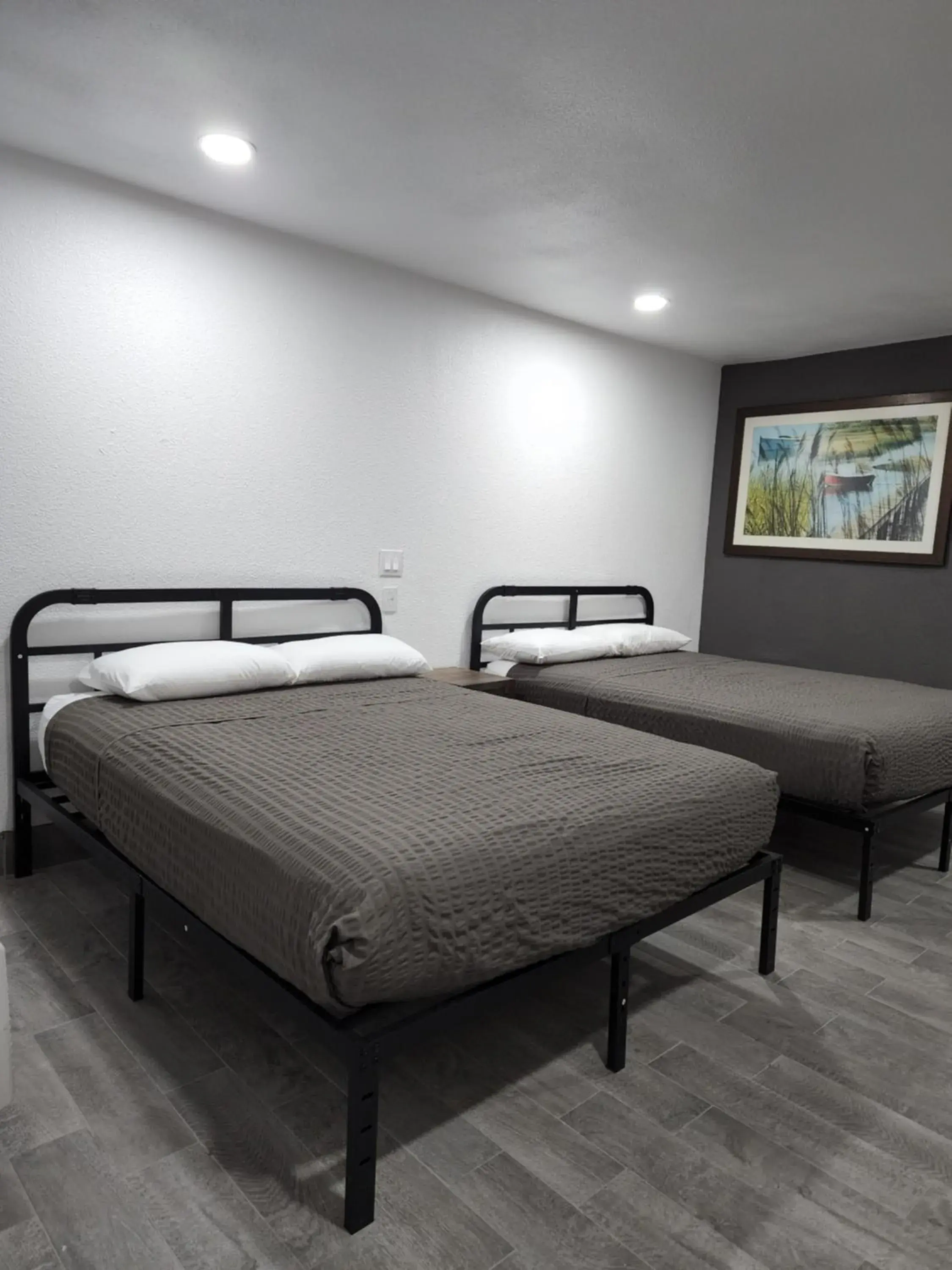 Quadruple Room - Non Smoking/Exterior Hall in Rodeway Inn Quadruple Room - Non Smoking/Exterior Hall in Rodeway Inn