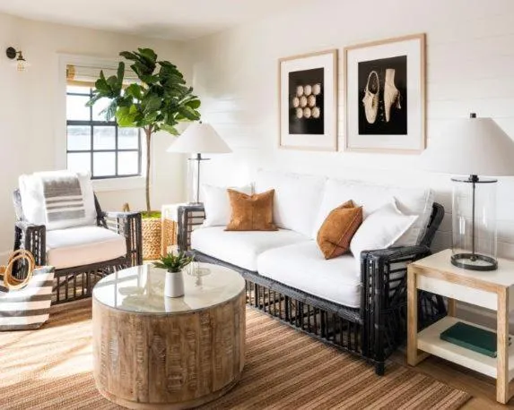 Living room, Bed in Inn on the Lakes