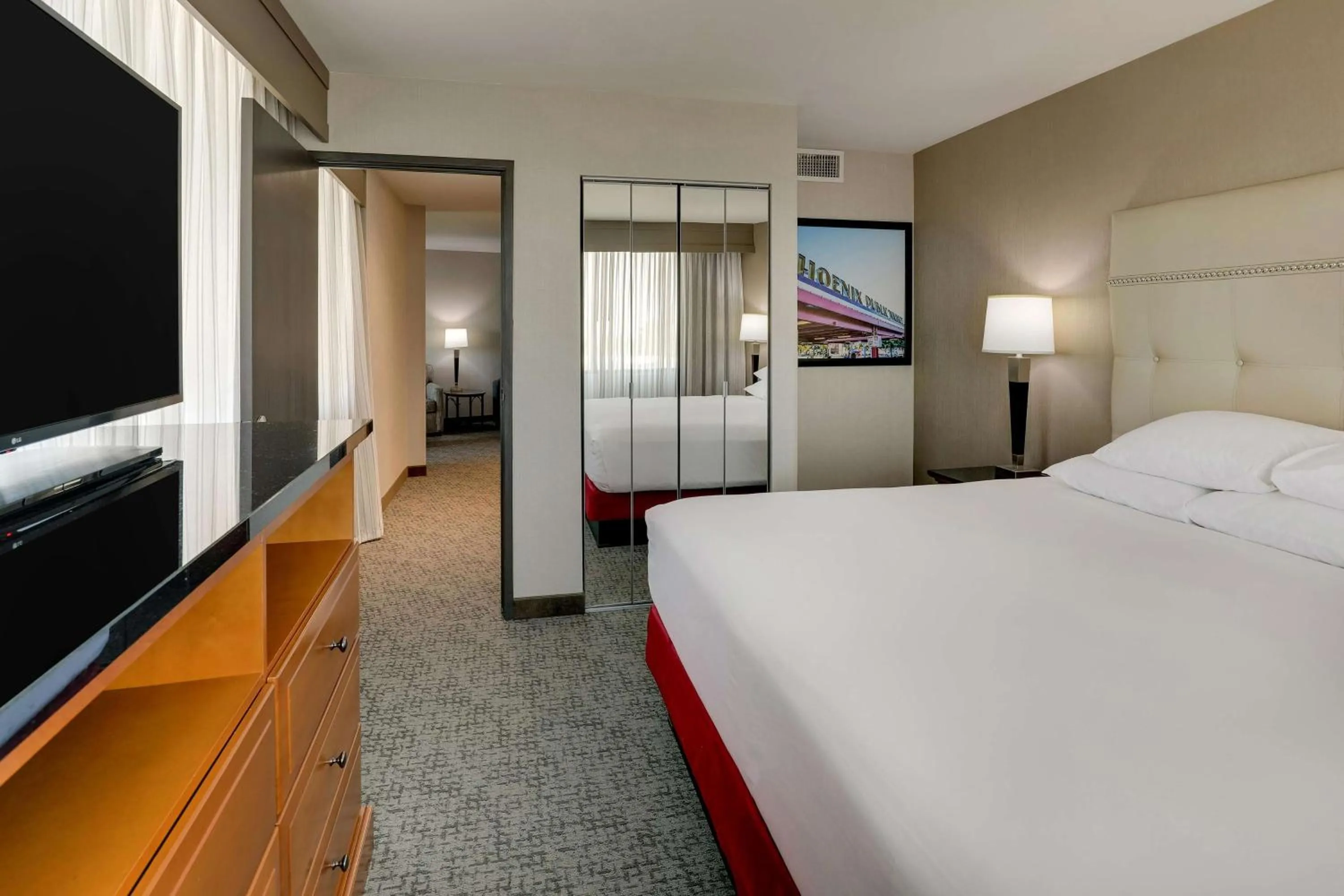Bedroom, Bed in Drury Inn & Suites Phoenix Airport