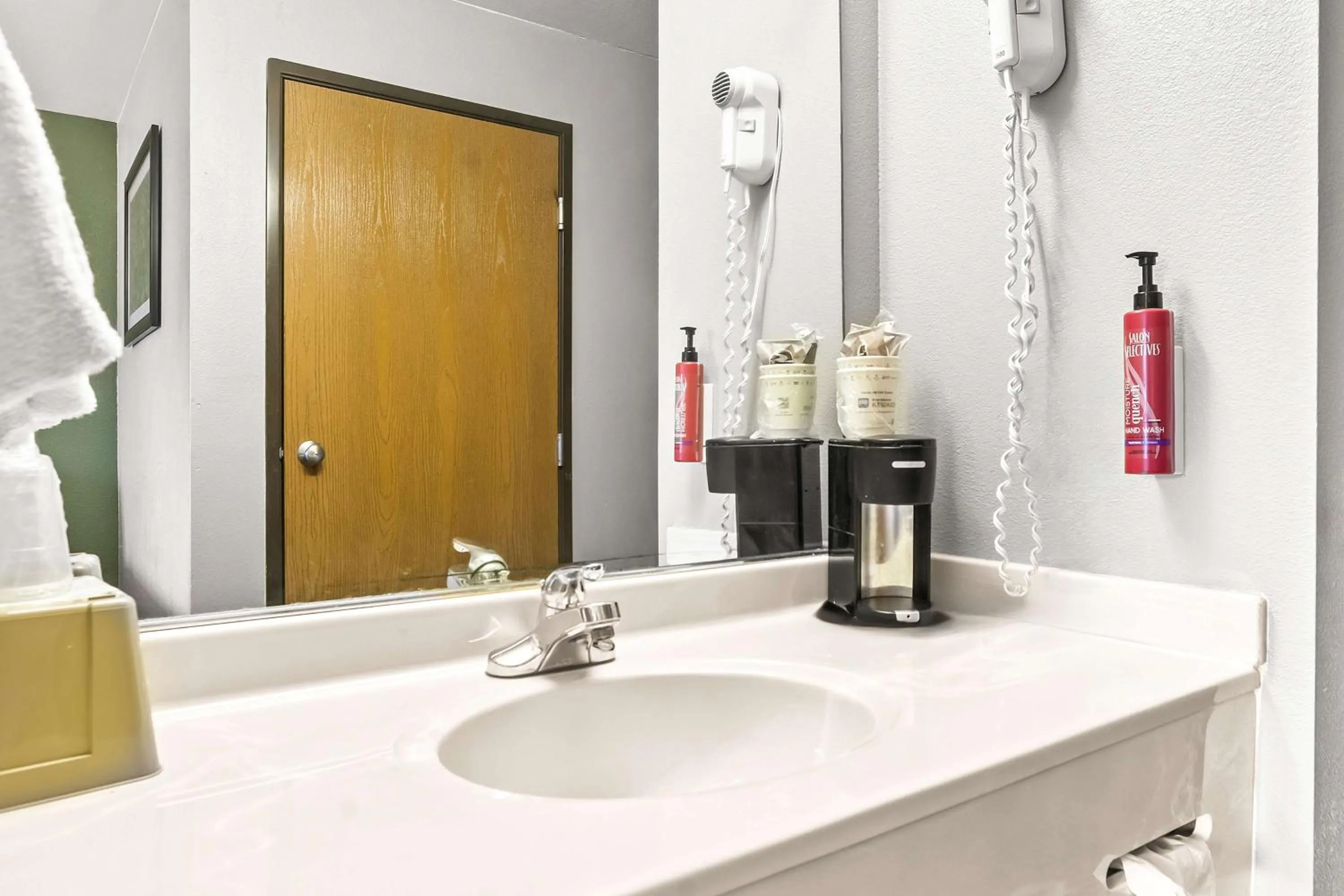 Bathroom in SureStay Plus Hotel by Best Western Bettendorf