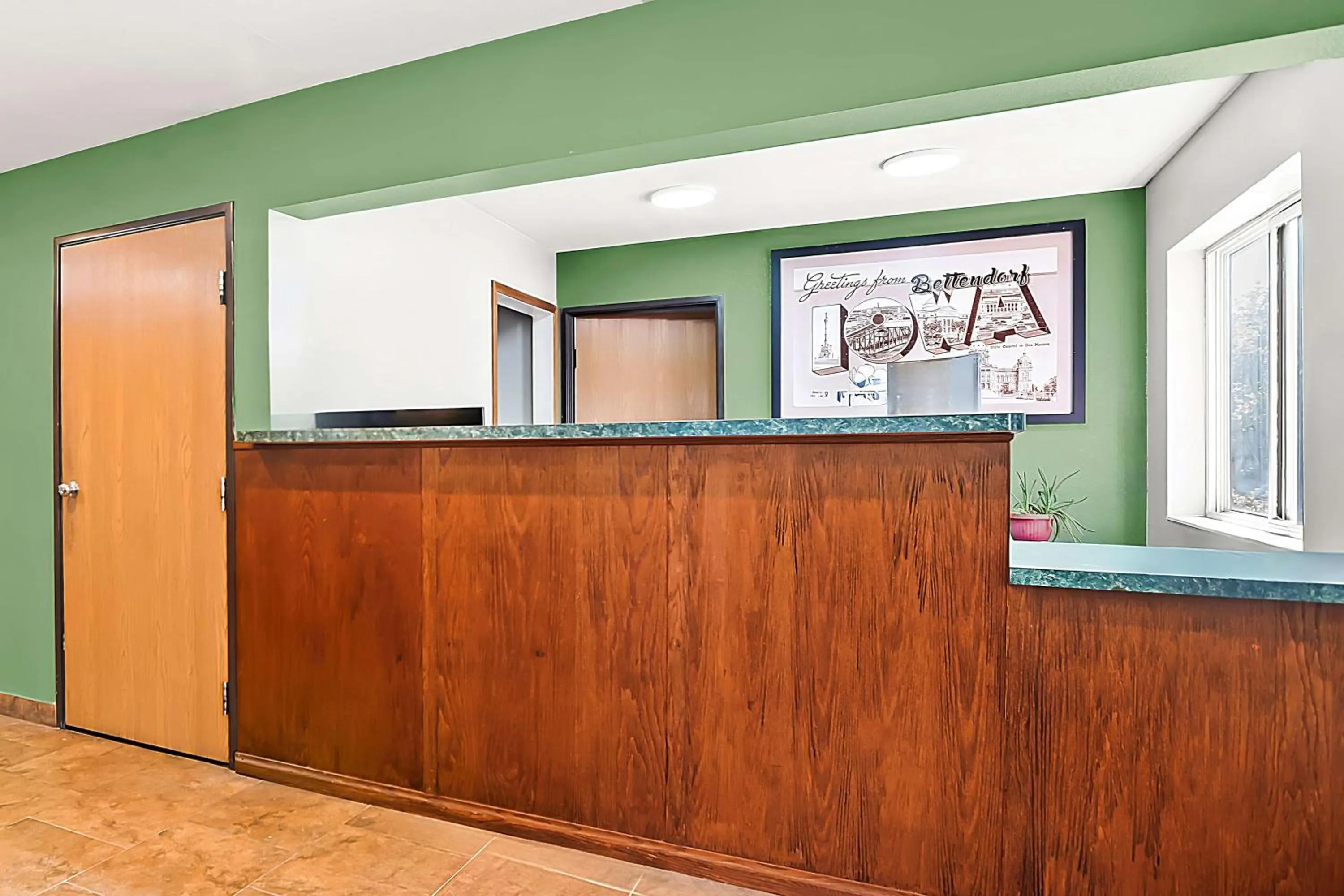 Lobby or reception in SureStay Plus Hotel by Best Western Bettendorf