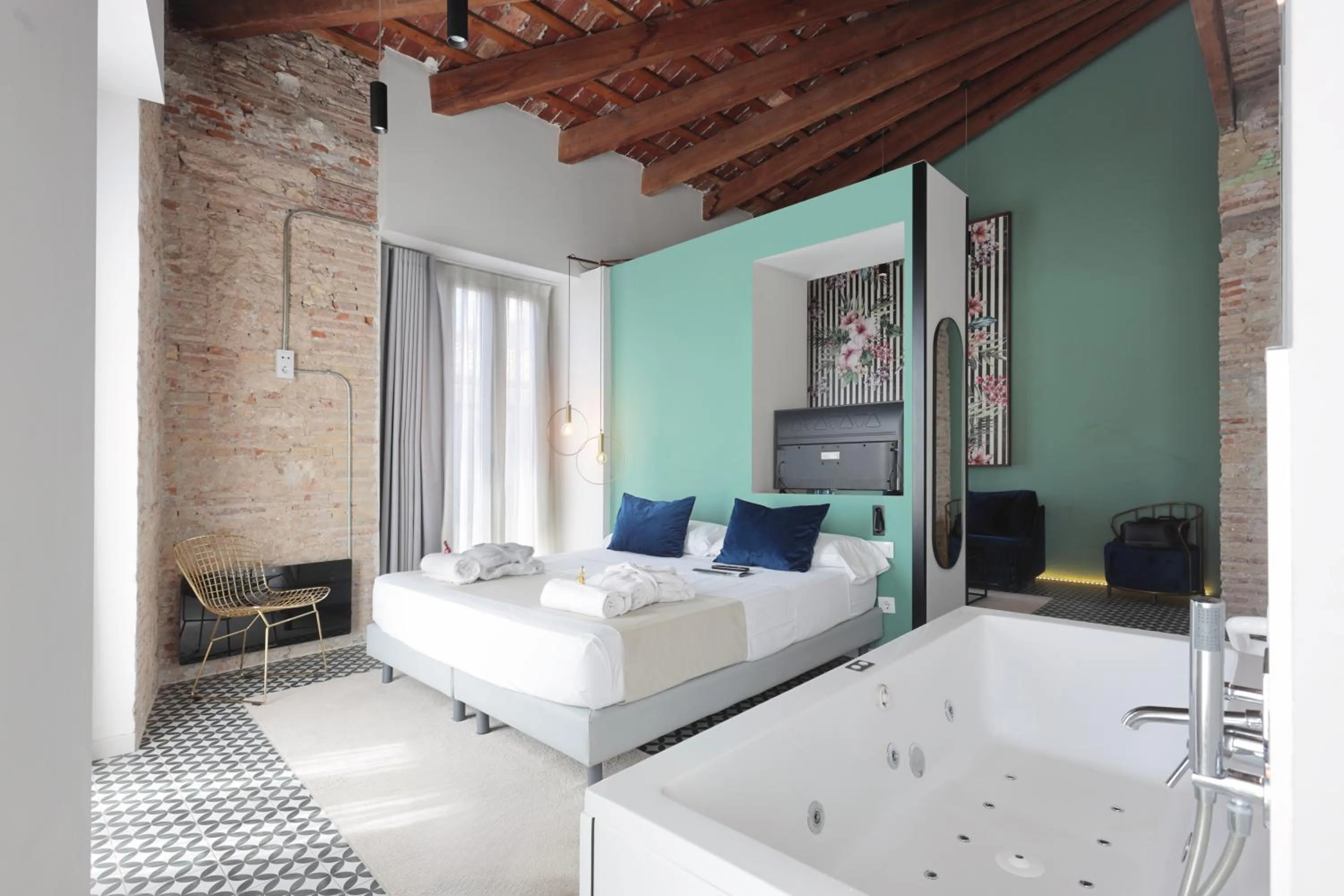 Bed in YOU & CO. Quart Boutique