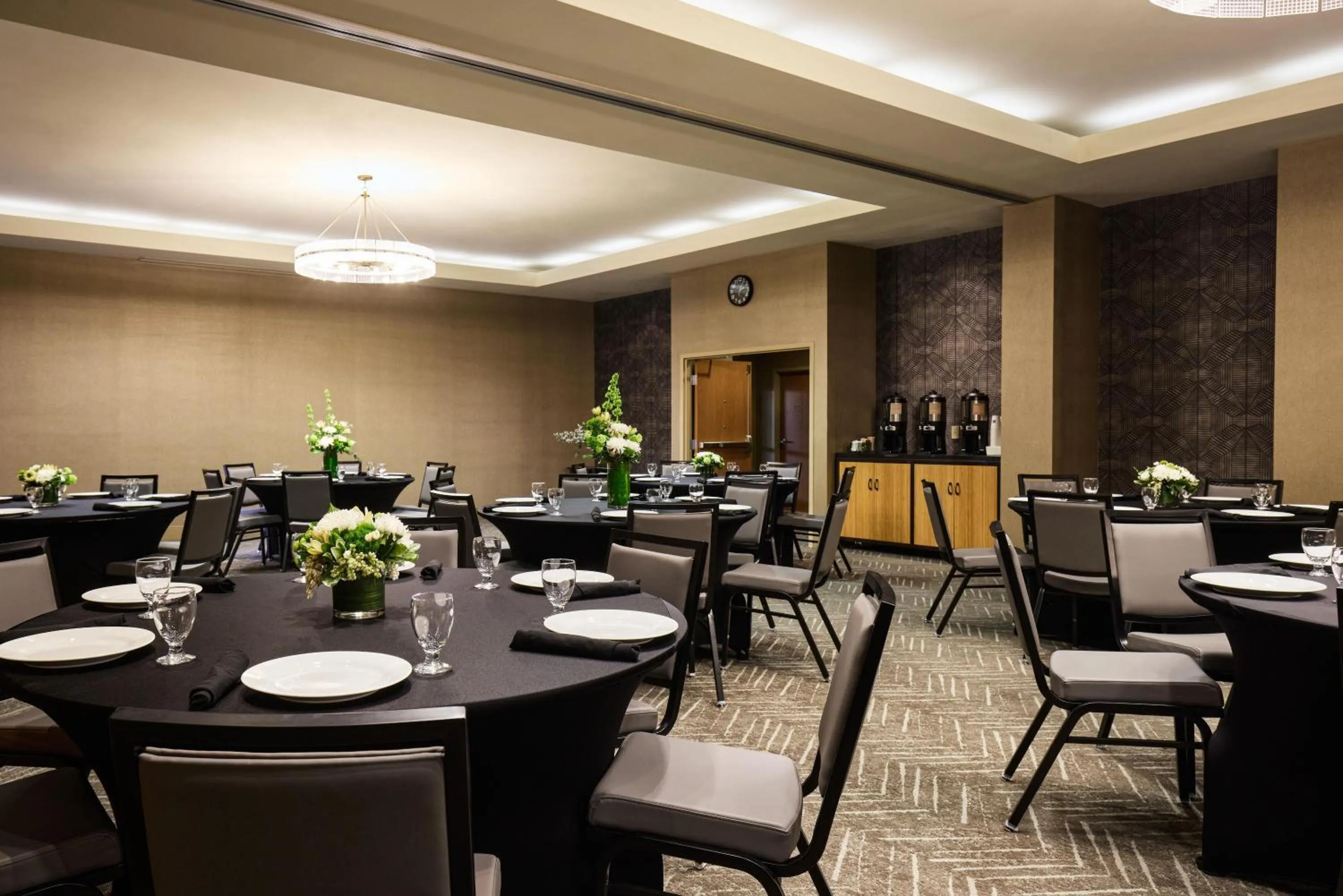 Meeting/conference room in Hyatt House Seattle Bellevue