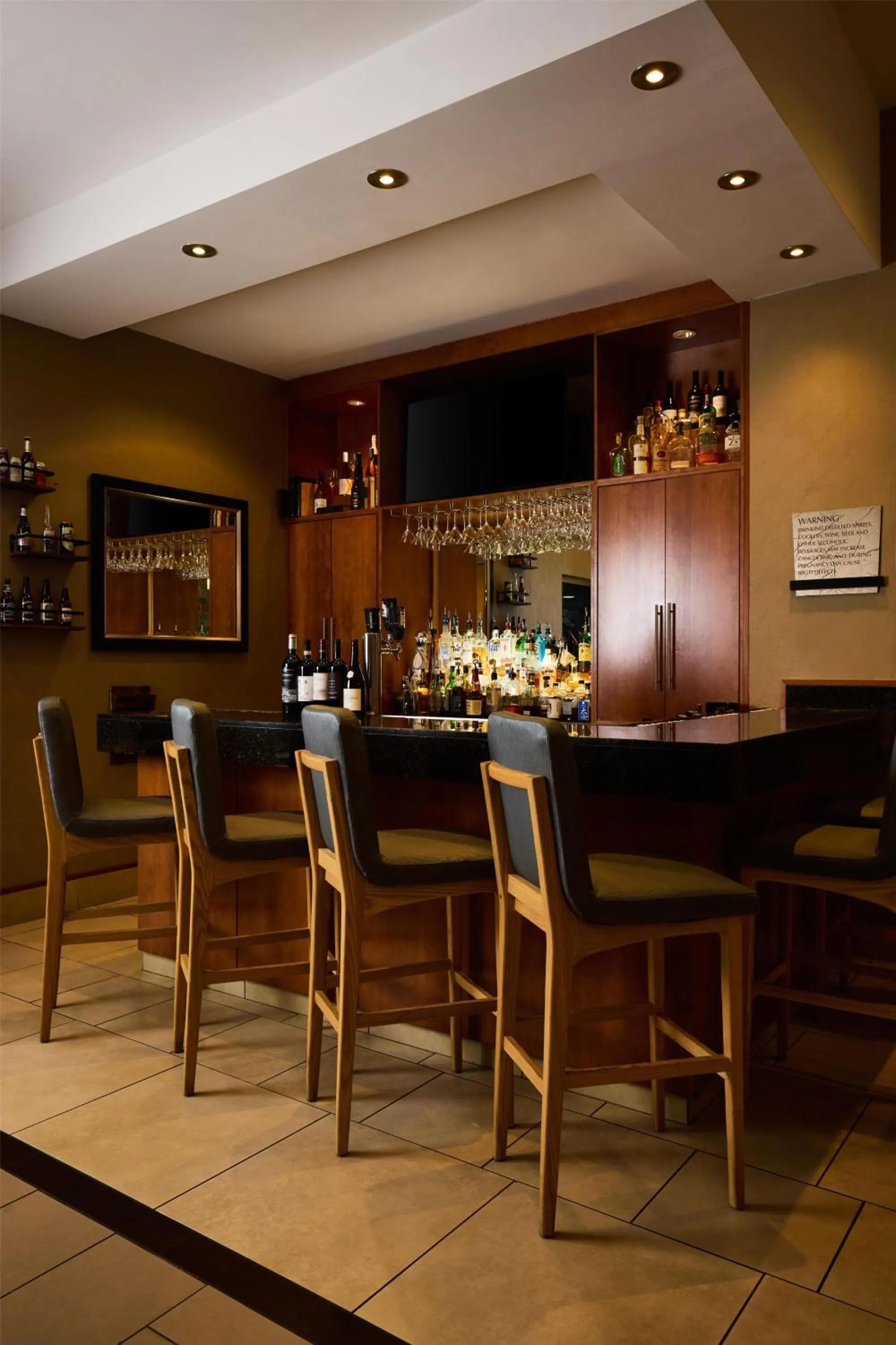 Lounge or bar in Hyatt House Seattle Bellevue