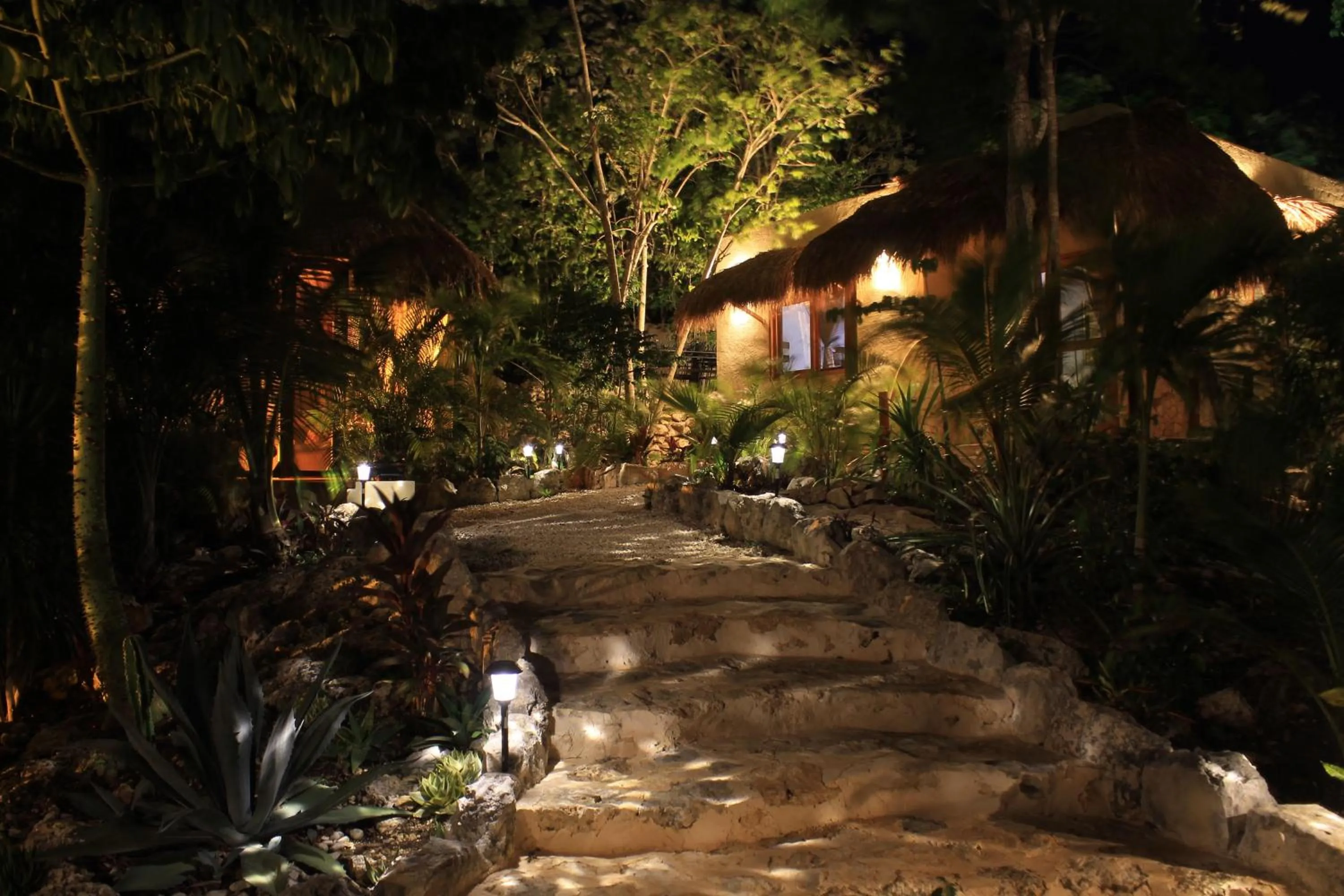 Night in ALDEA JO-YAH