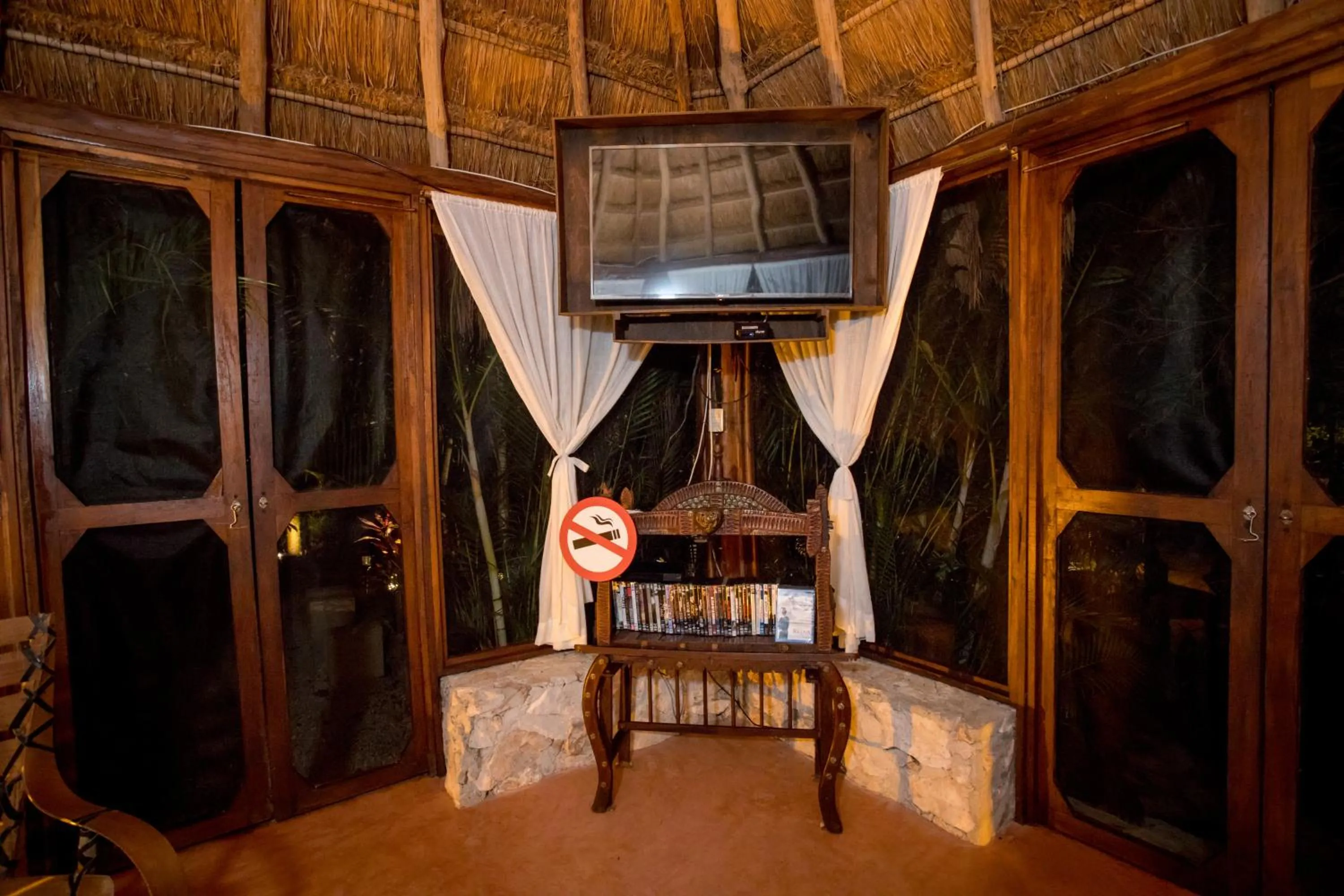 Communal lounge/ TV room in ALDEA JO-YAH