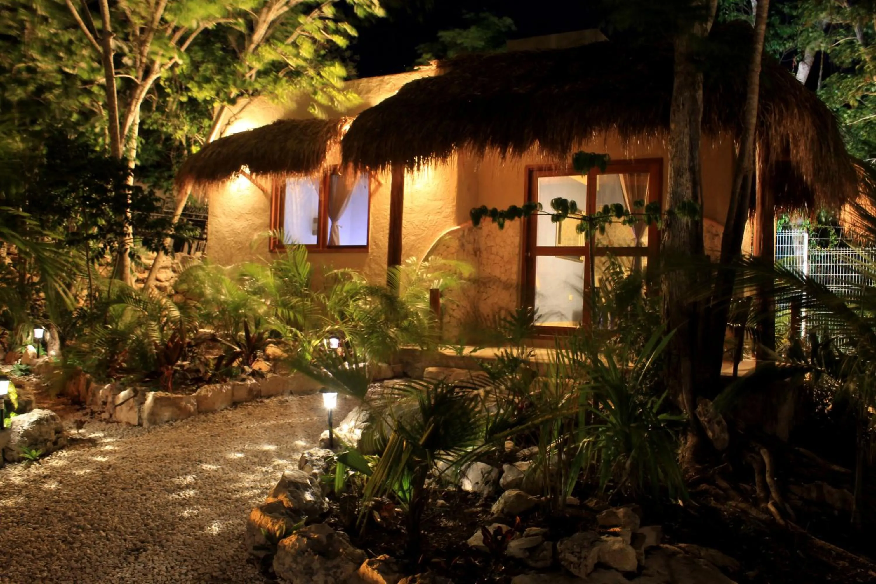 Night in ALDEA JO-YAH