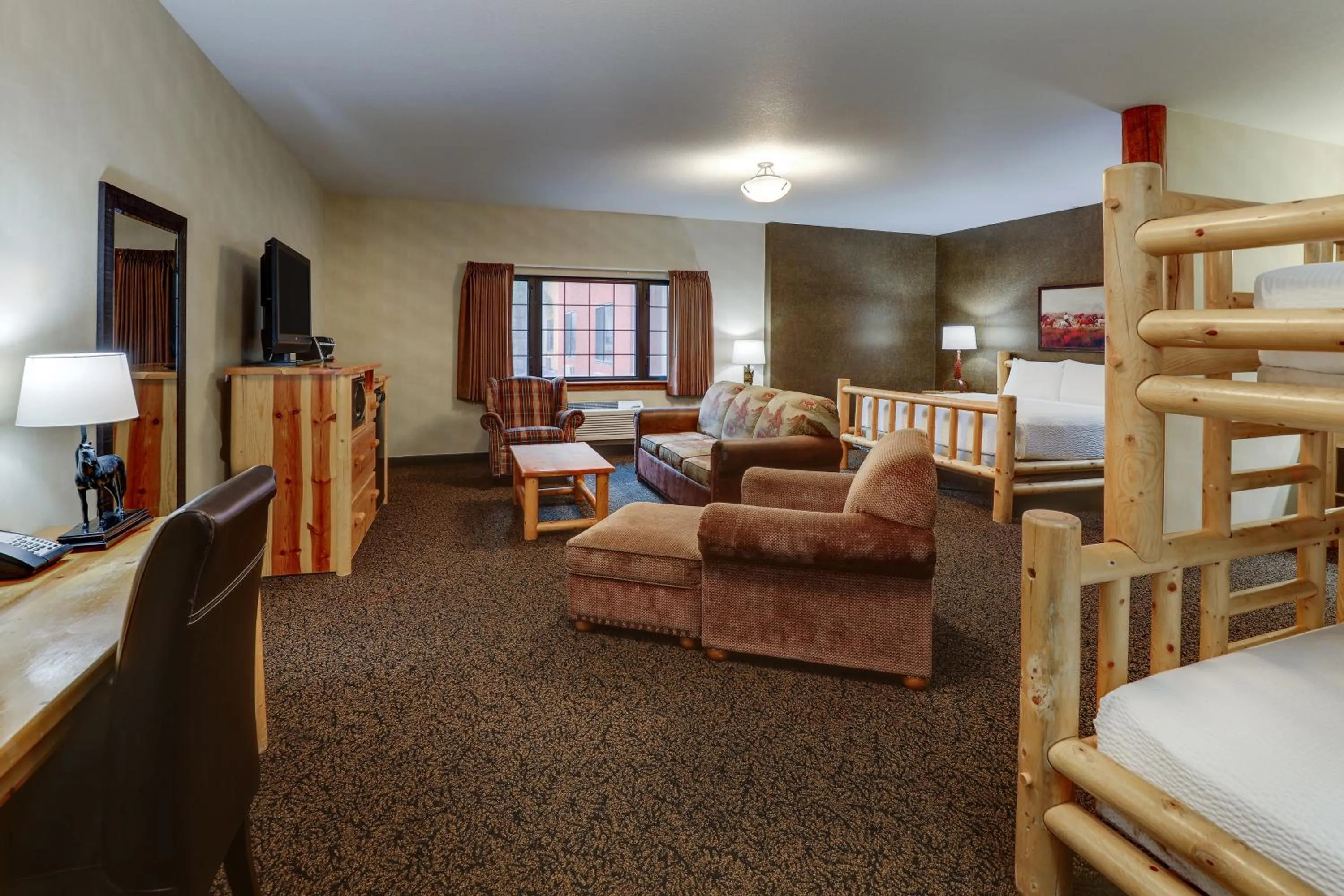 Seating area, Bed in Stoney Creek Hotel Sioux City