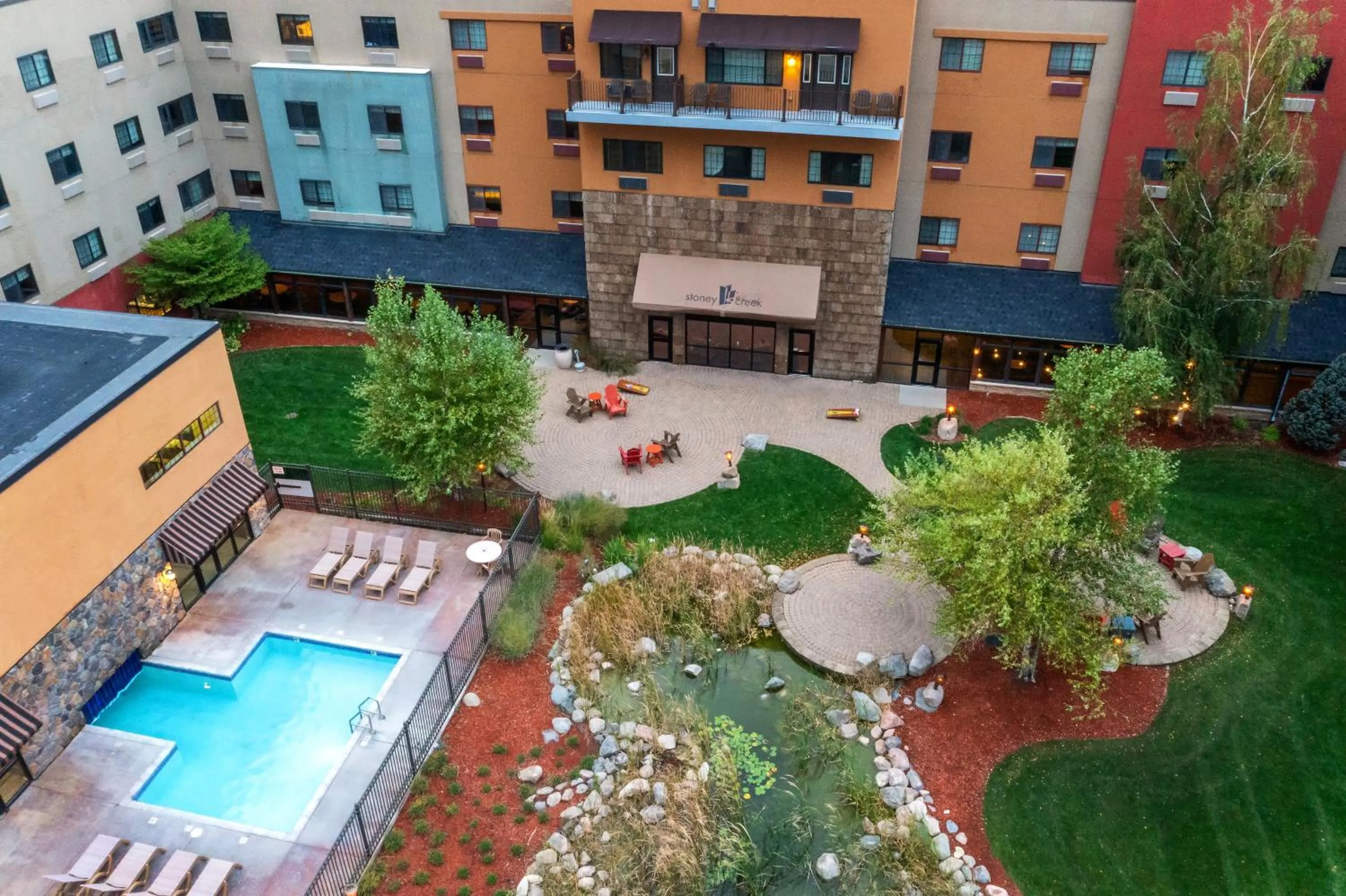 Patio in Stoney Creek Hotel Sioux City