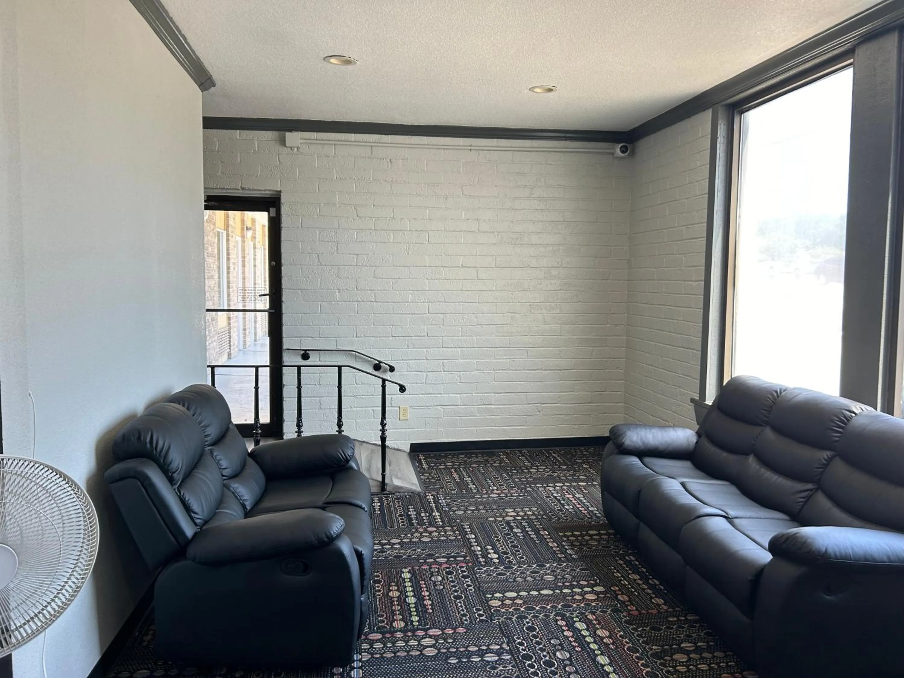 Seating area in Motel 6 Ada OK