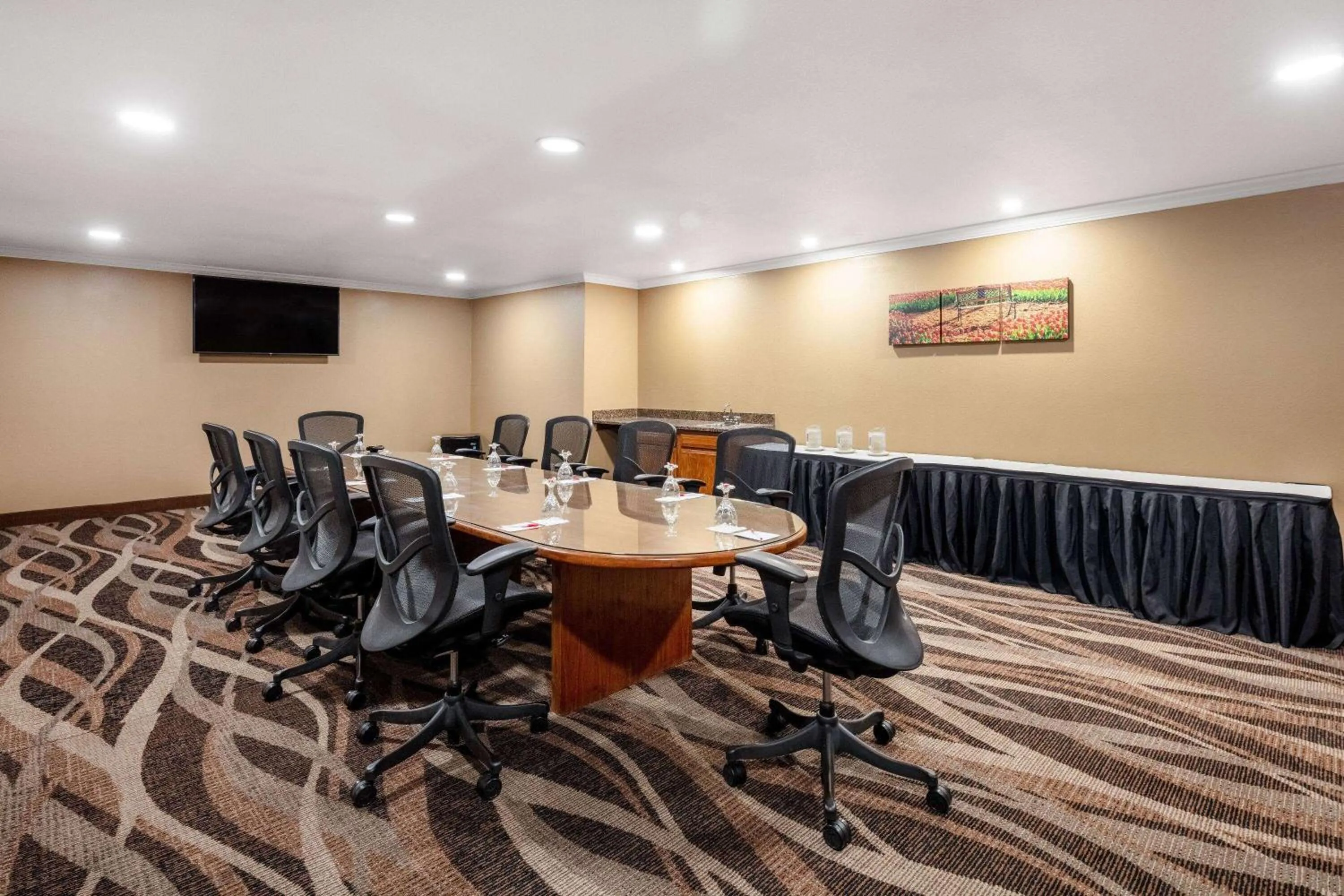 Meeting/conference room in Ramada by Wyndham Spokane Airport