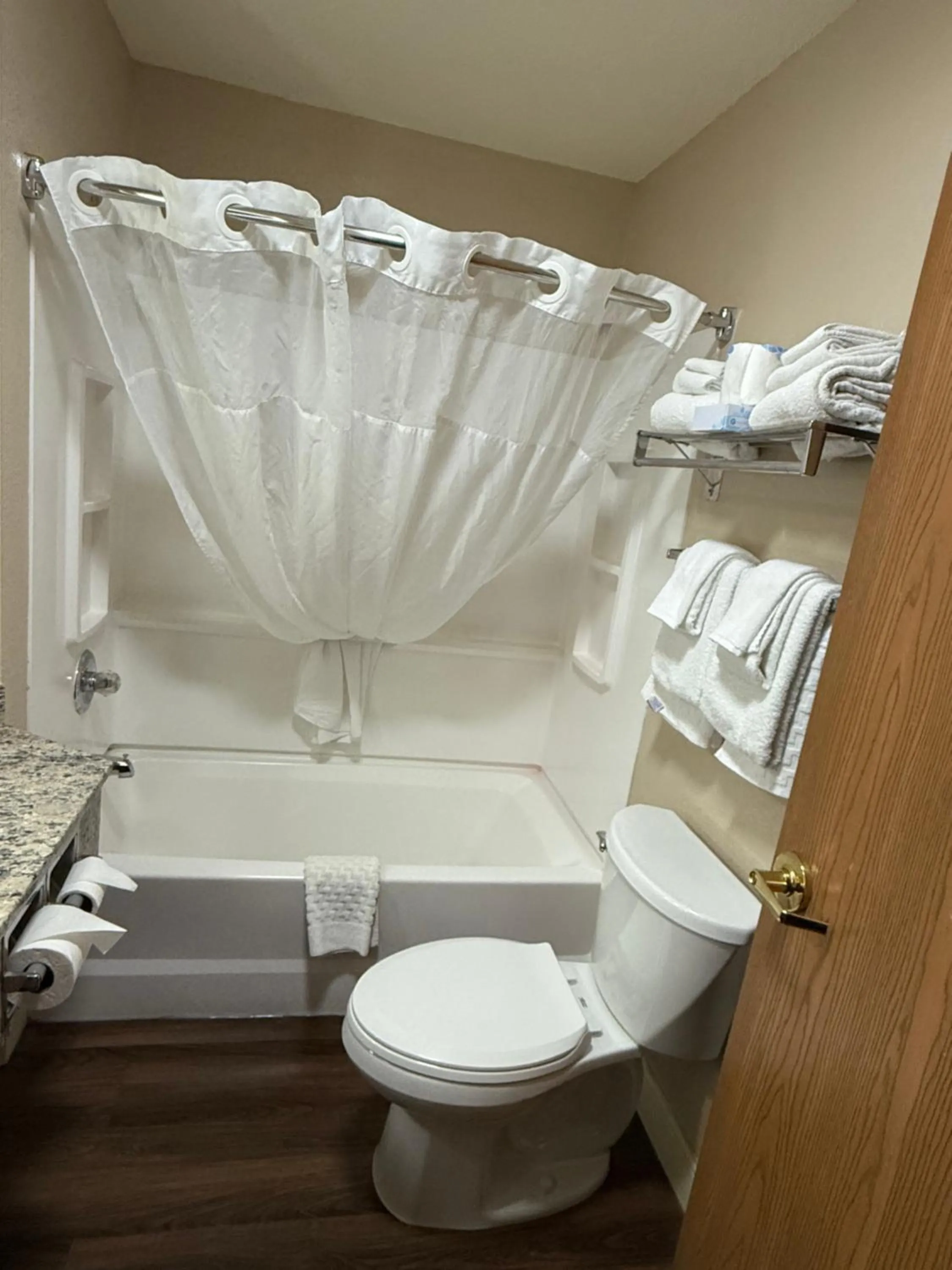 Bathroom in Best Western Dodgeville Inn & Suites