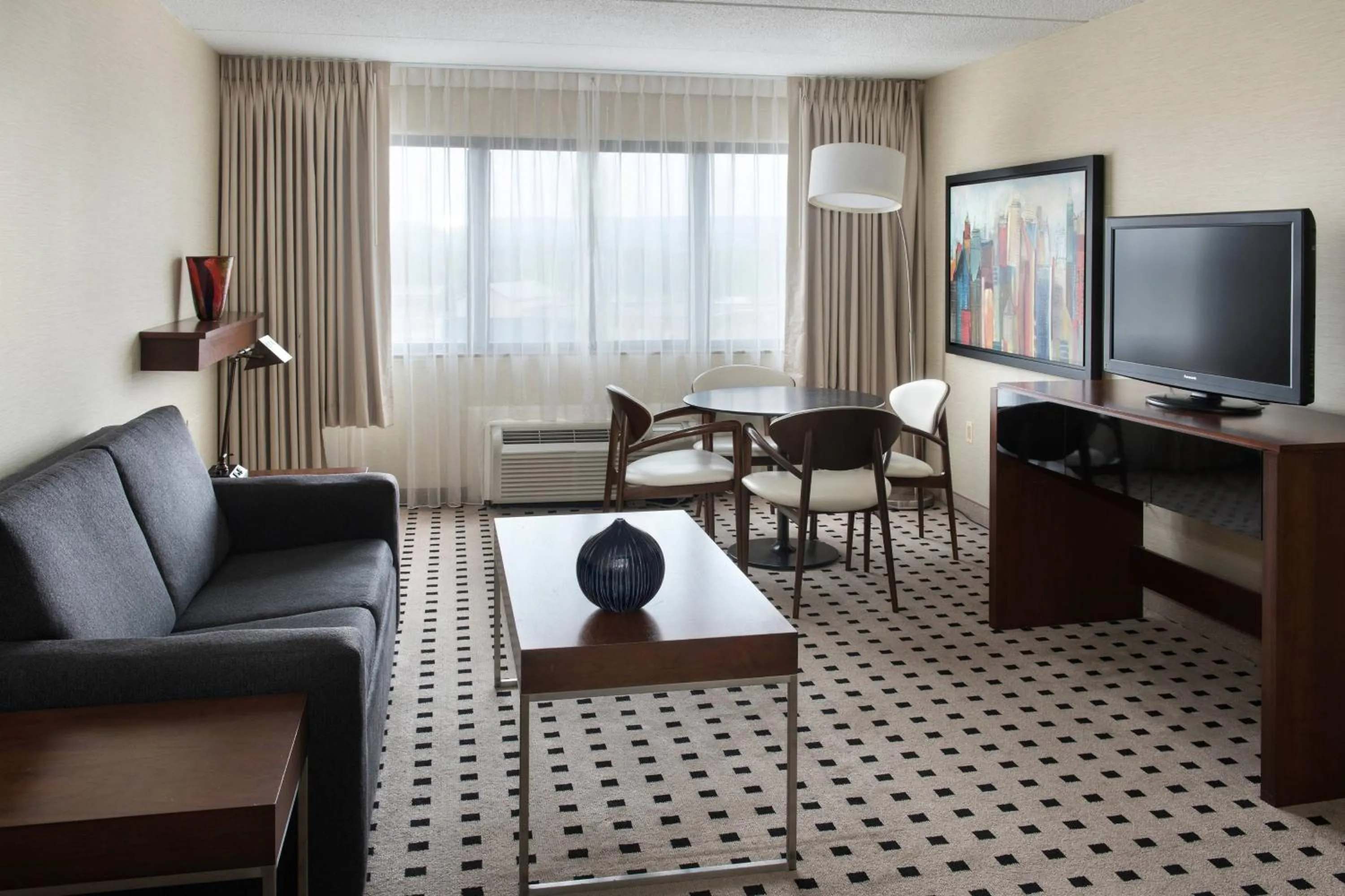 Living room in Delta Hotels by Marriott Utica