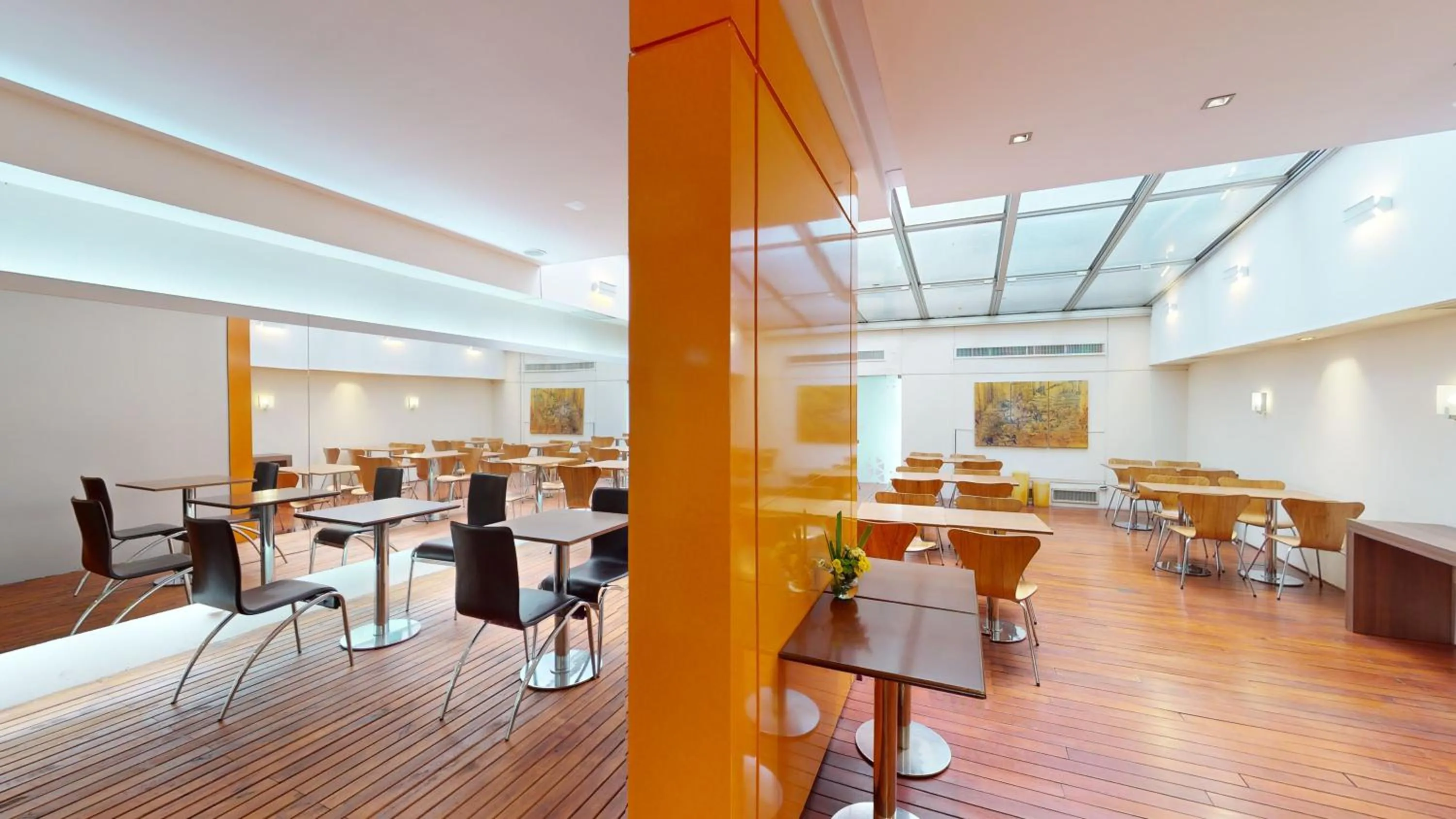 Dining area in BENS - Recoleta Park