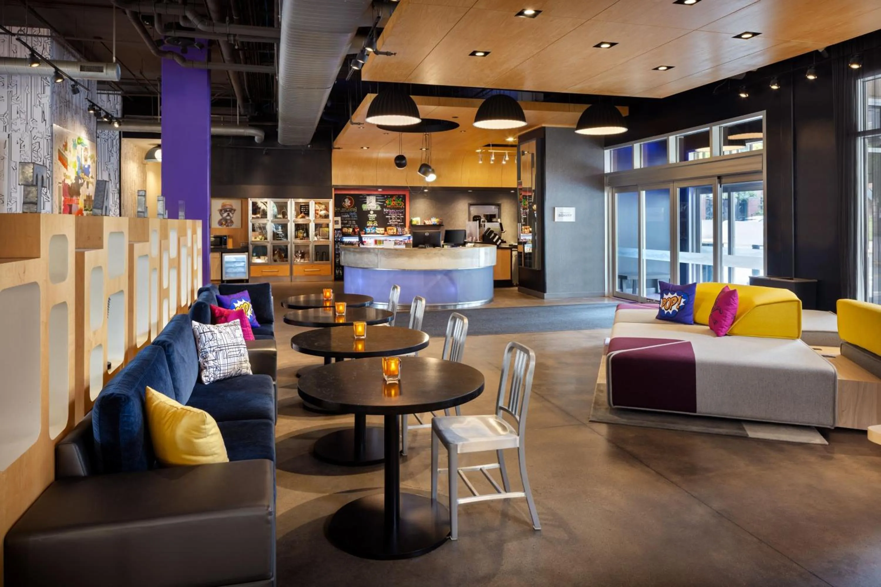Lounge or bar in Aloft Tallahassee Downtown