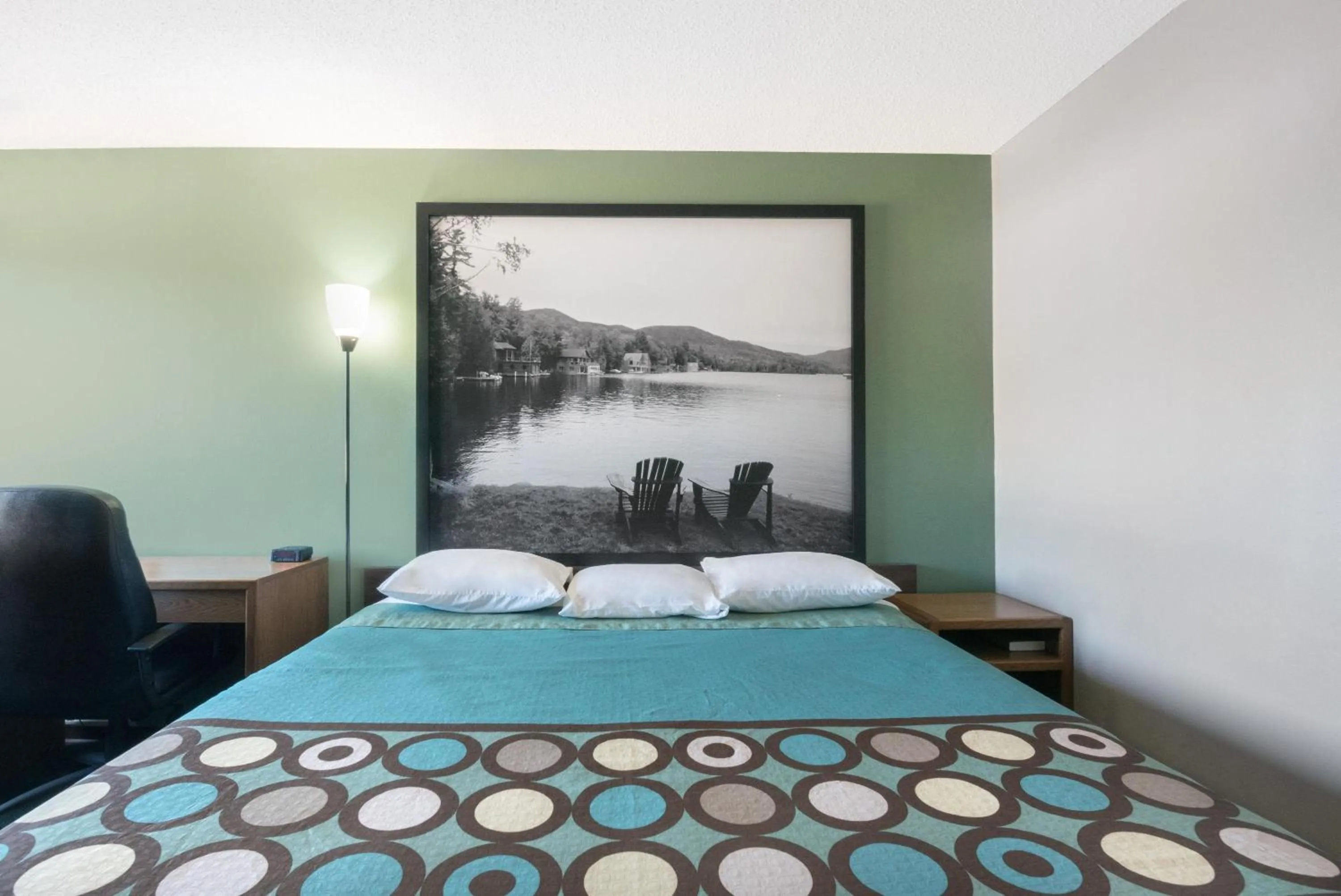 Bedroom, Bed in Super 8 by Wyndham Milbank SD