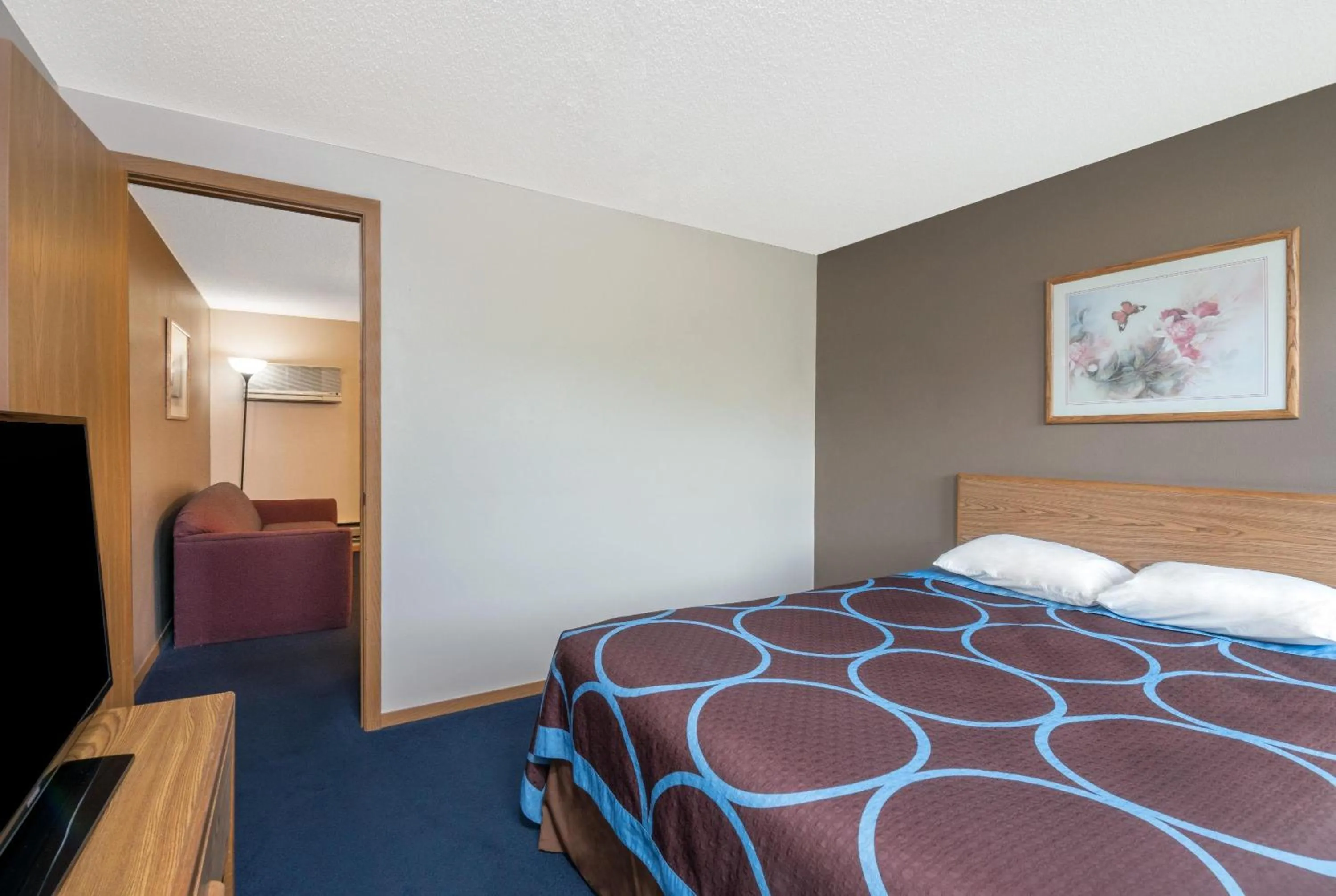 Photo of the whole room, Bed in Super 8 by Wyndham Milbank SD