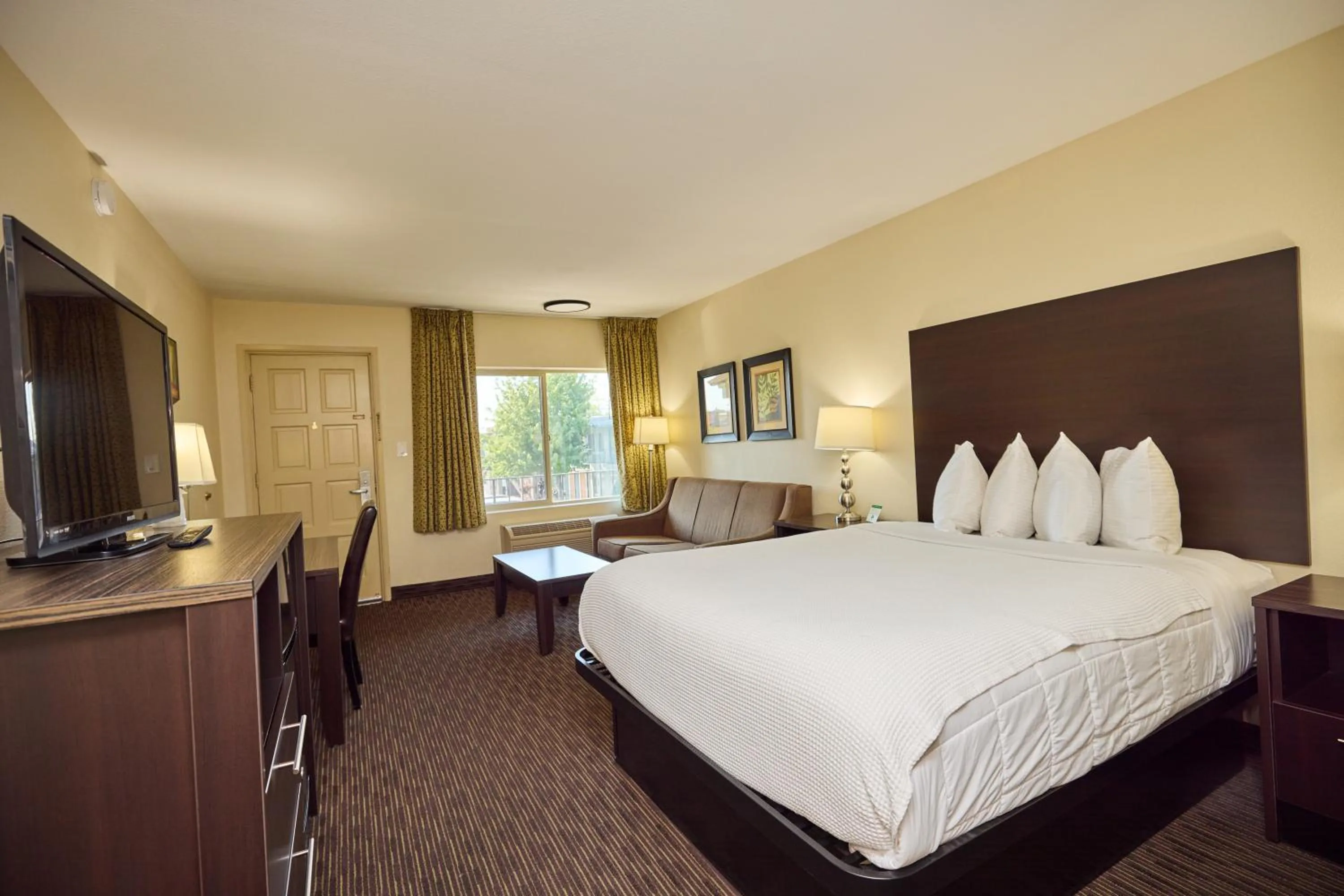 Bedroom, Bed in Cimarron Inn Klamath Falls