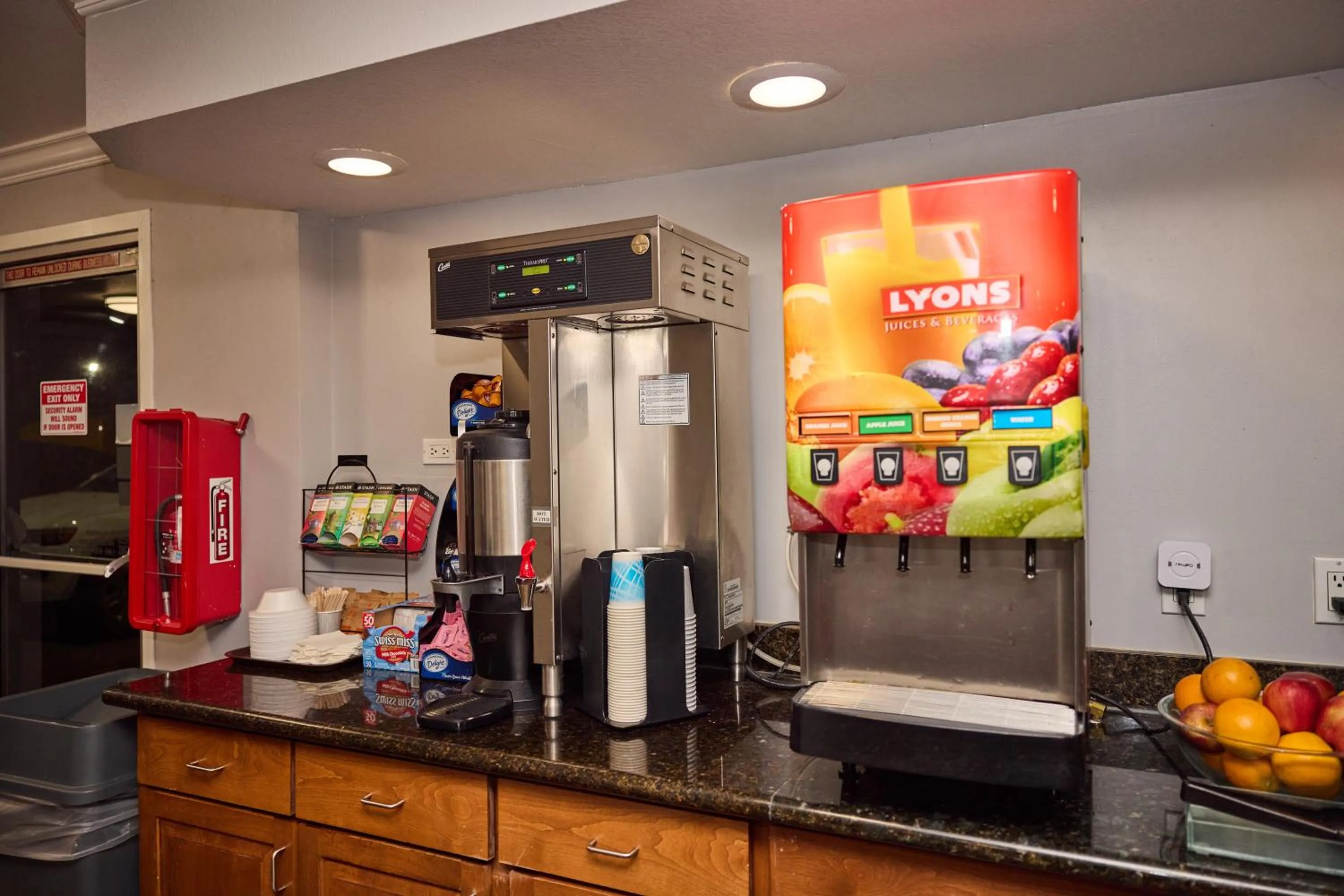 Buffet breakfast in Cimarron Inn Klamath Falls