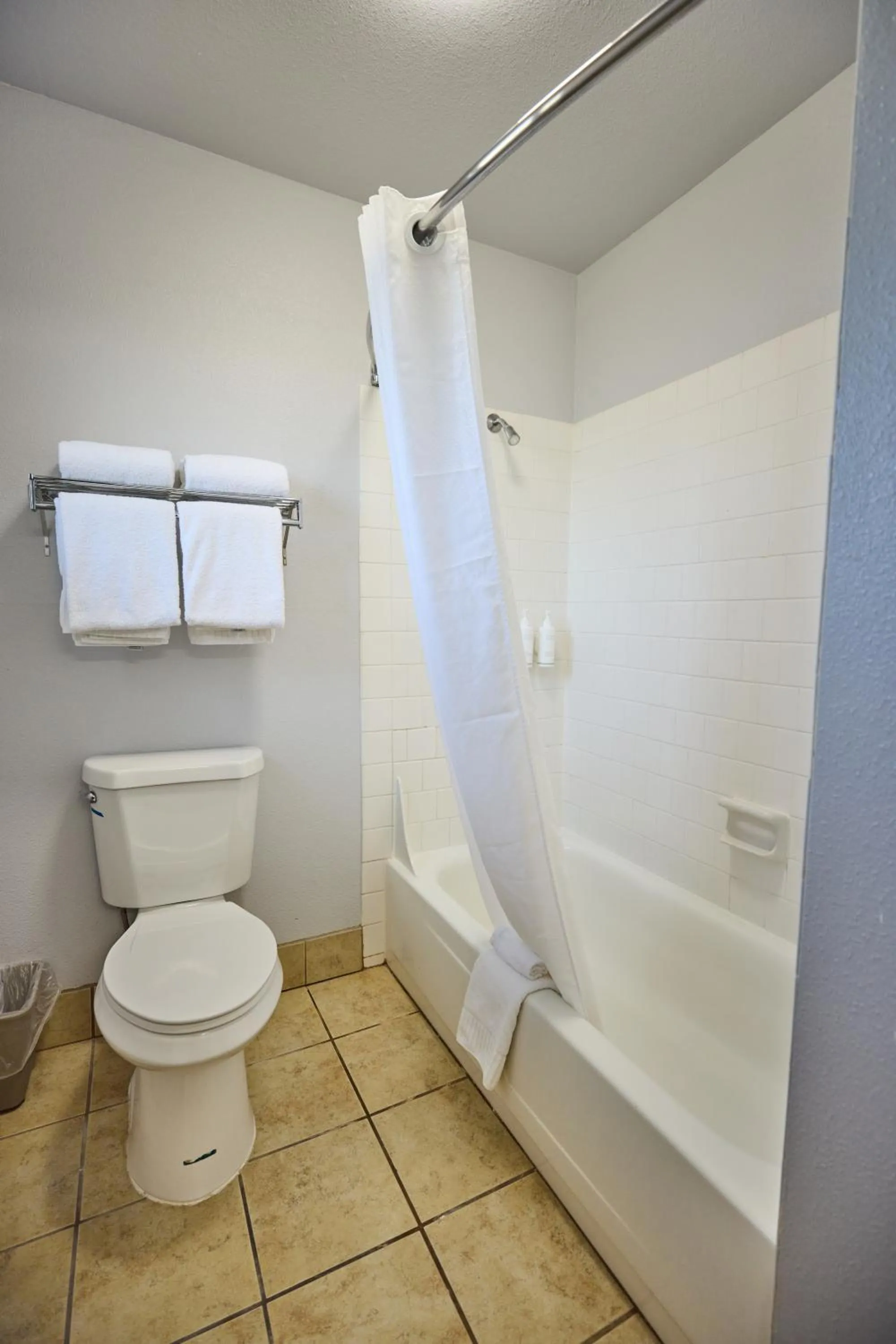 Bathroom in Cimarron Inn Klamath Falls