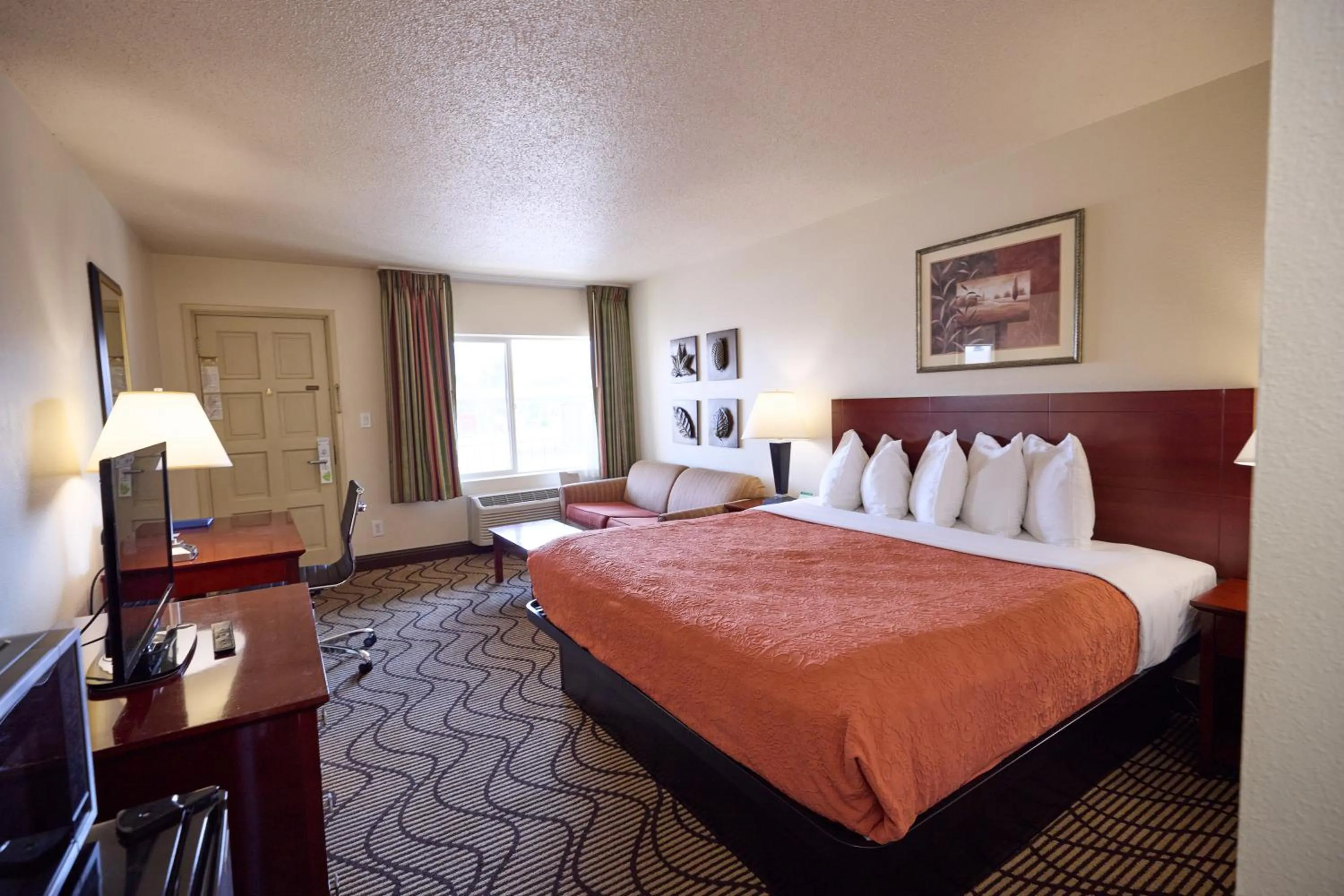 Bed in Cimarron Inn Klamath Falls