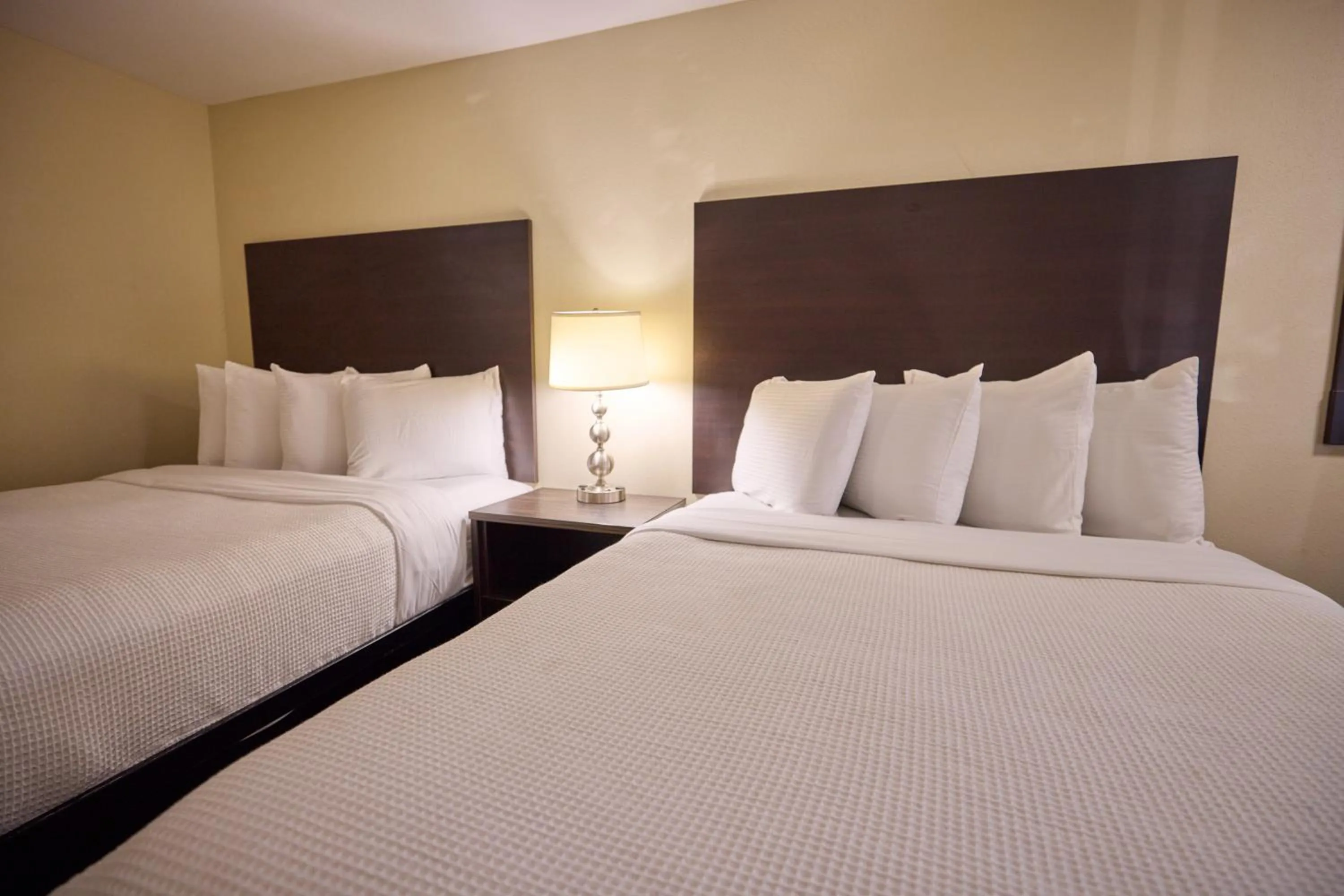 Bedroom, Bed in Cimarron Inn Klamath Falls