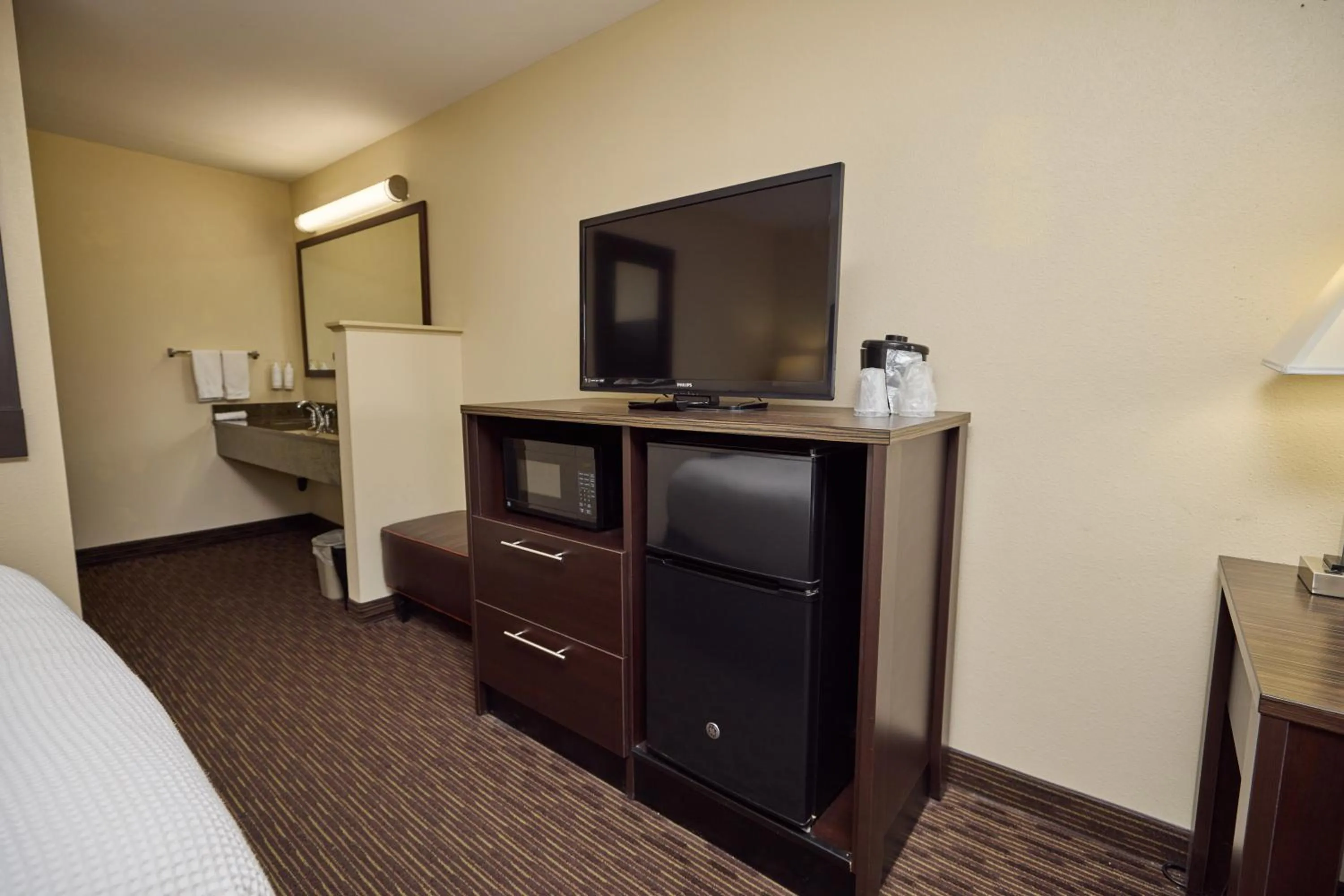 TV and multimedia in Cimarron Inn Klamath Falls