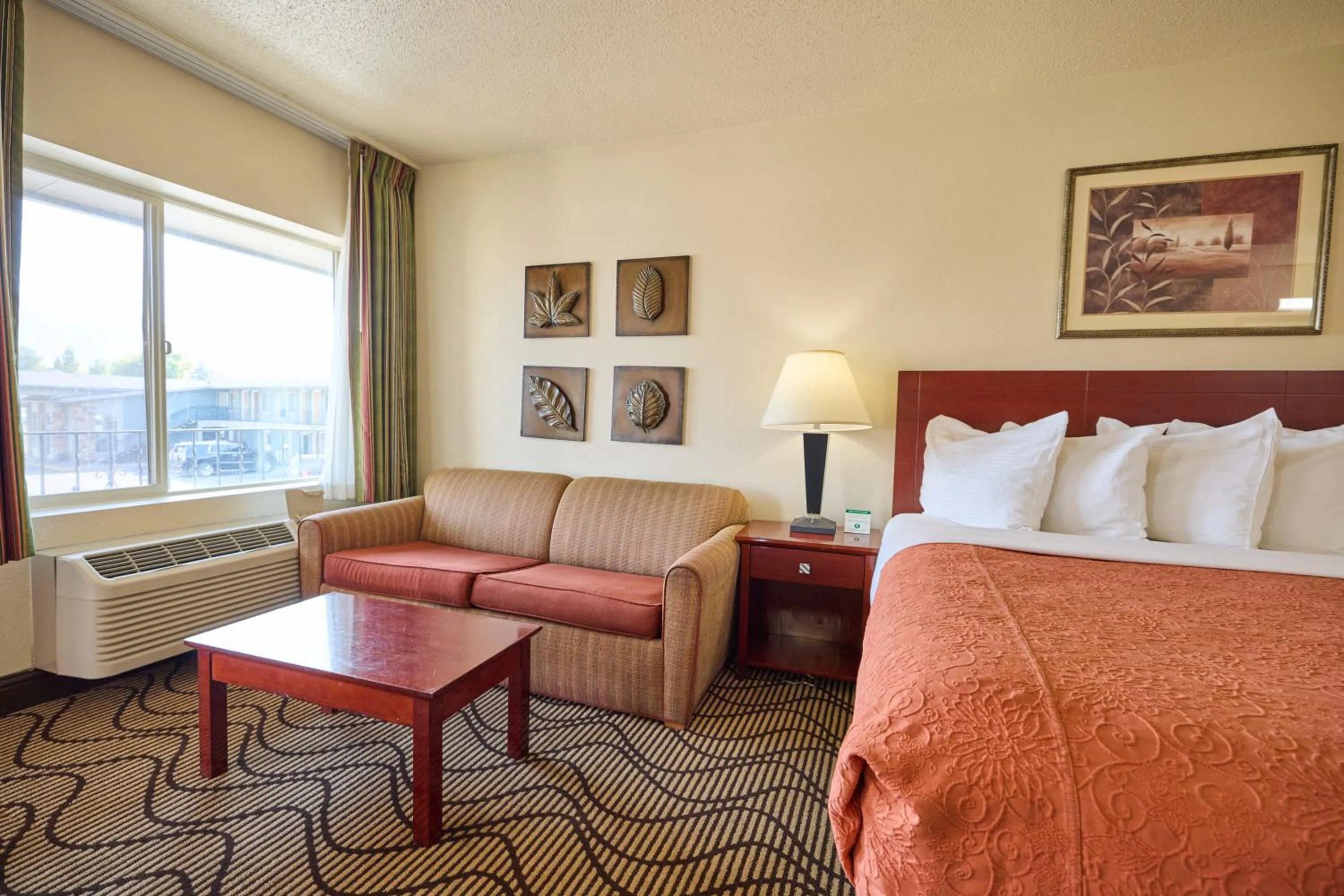 Bedroom, Bed in Cimarron Inn Klamath Falls