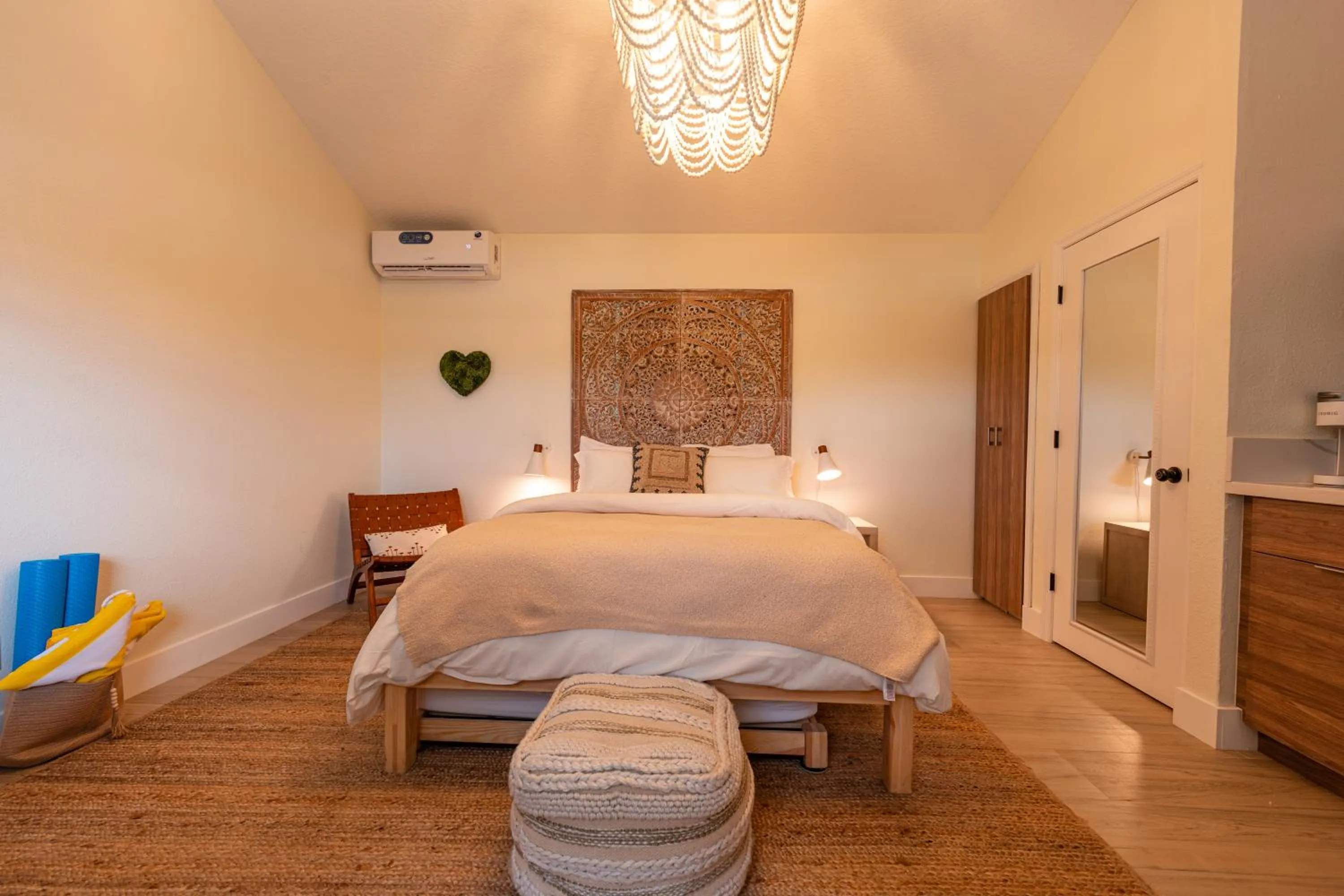 Photo of the whole room, Bed in Seahorse Beach Bungalows