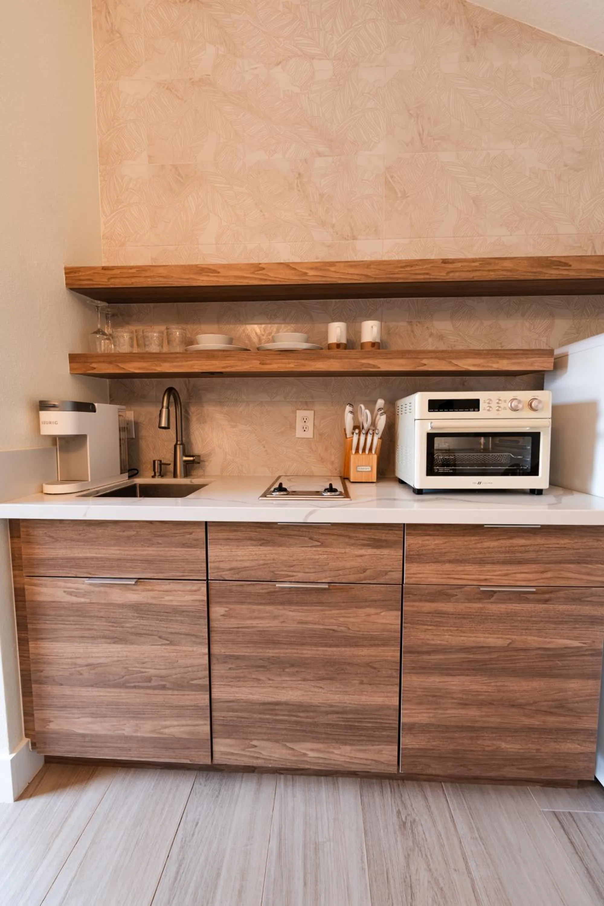 Kitchen or kitchenette in Seahorse Beach Bungalows