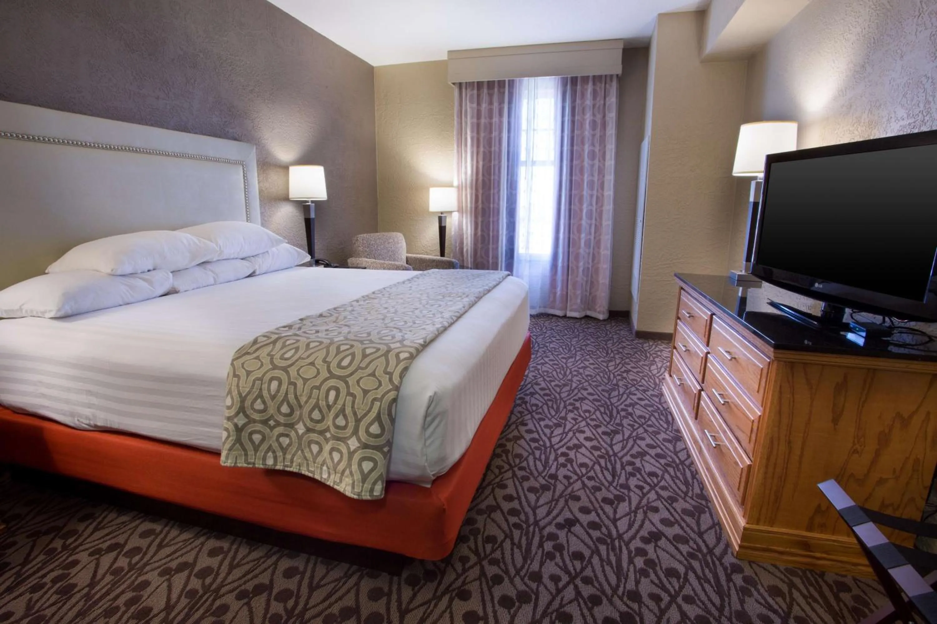 Photo of the whole room, Bed in Drury Inn & Suites Amarillo