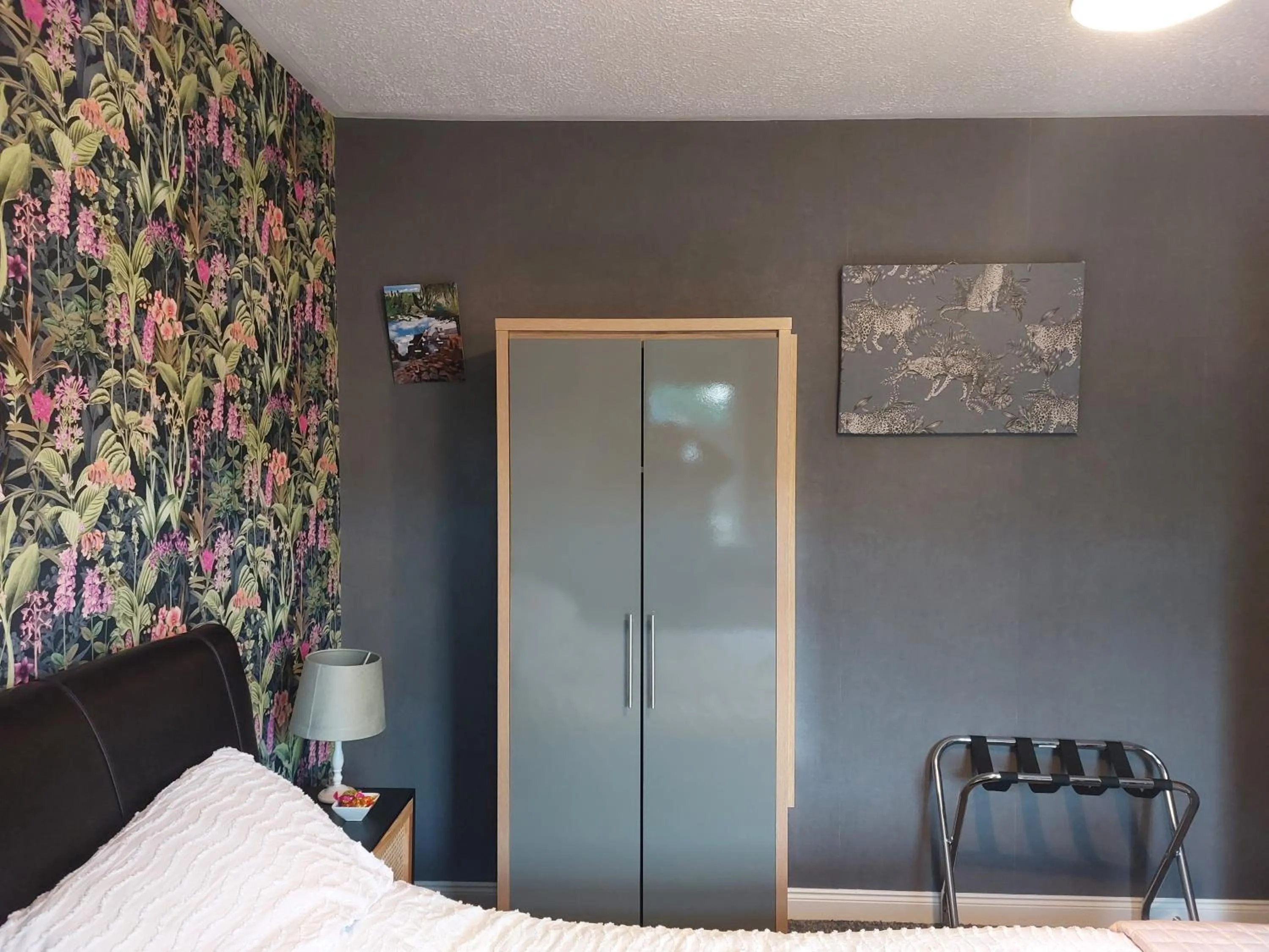 wardrobe in Braeside B&B