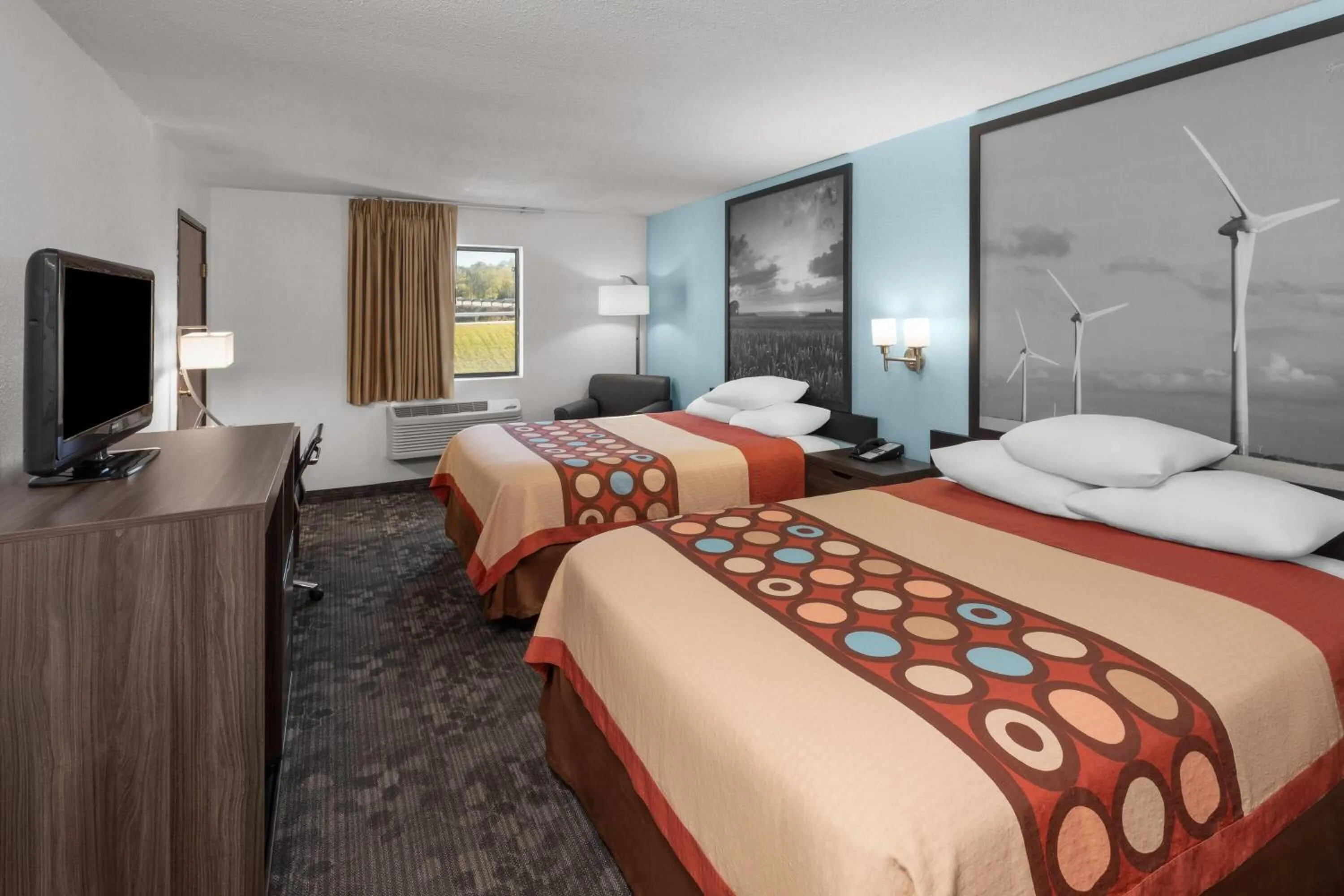 Photo of the whole room, Bed in Super 8 by Wyndham Rock Port MO