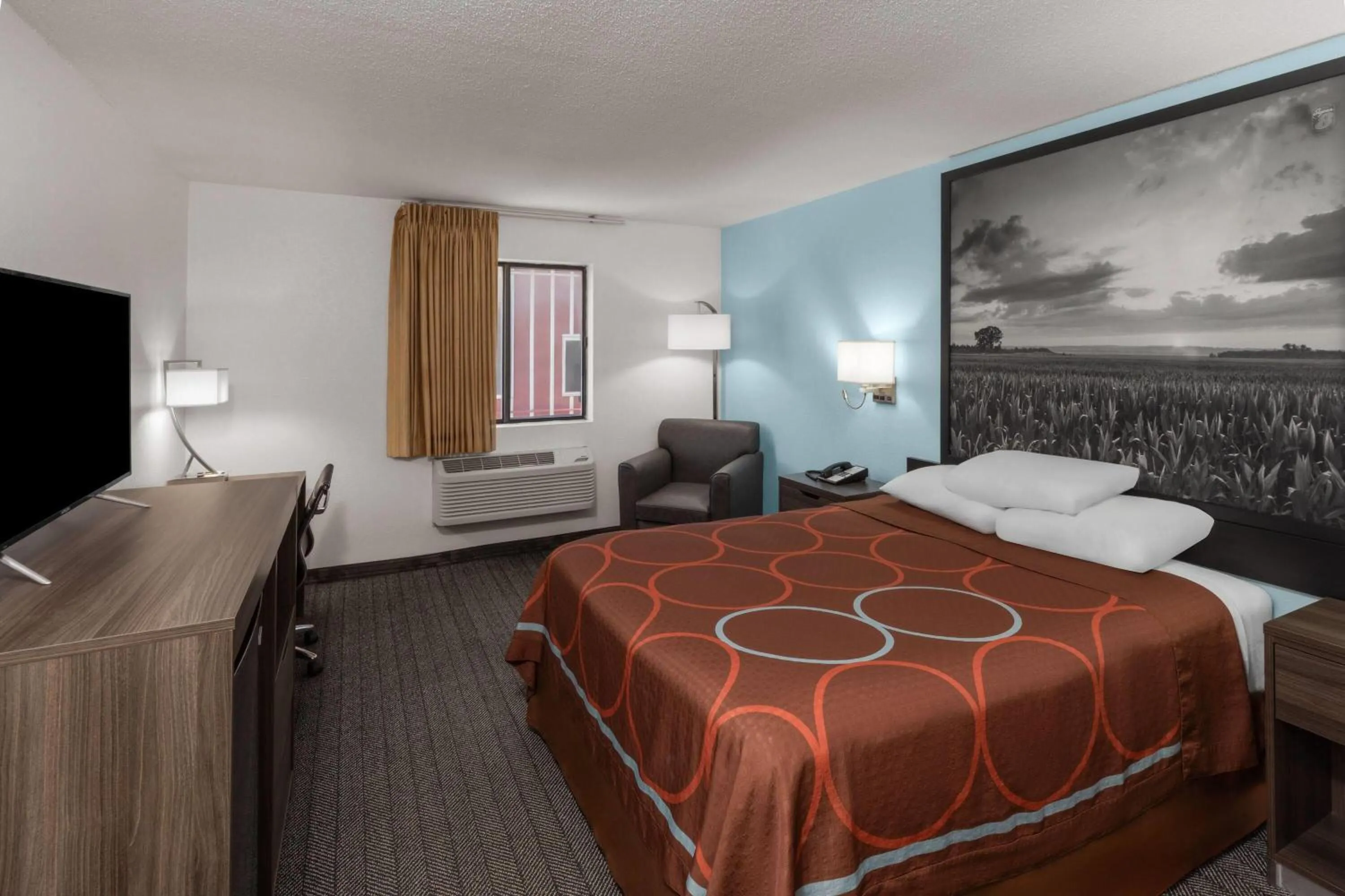 Photo of the whole room, Bed in Super 8 by Wyndham Rock Port MO