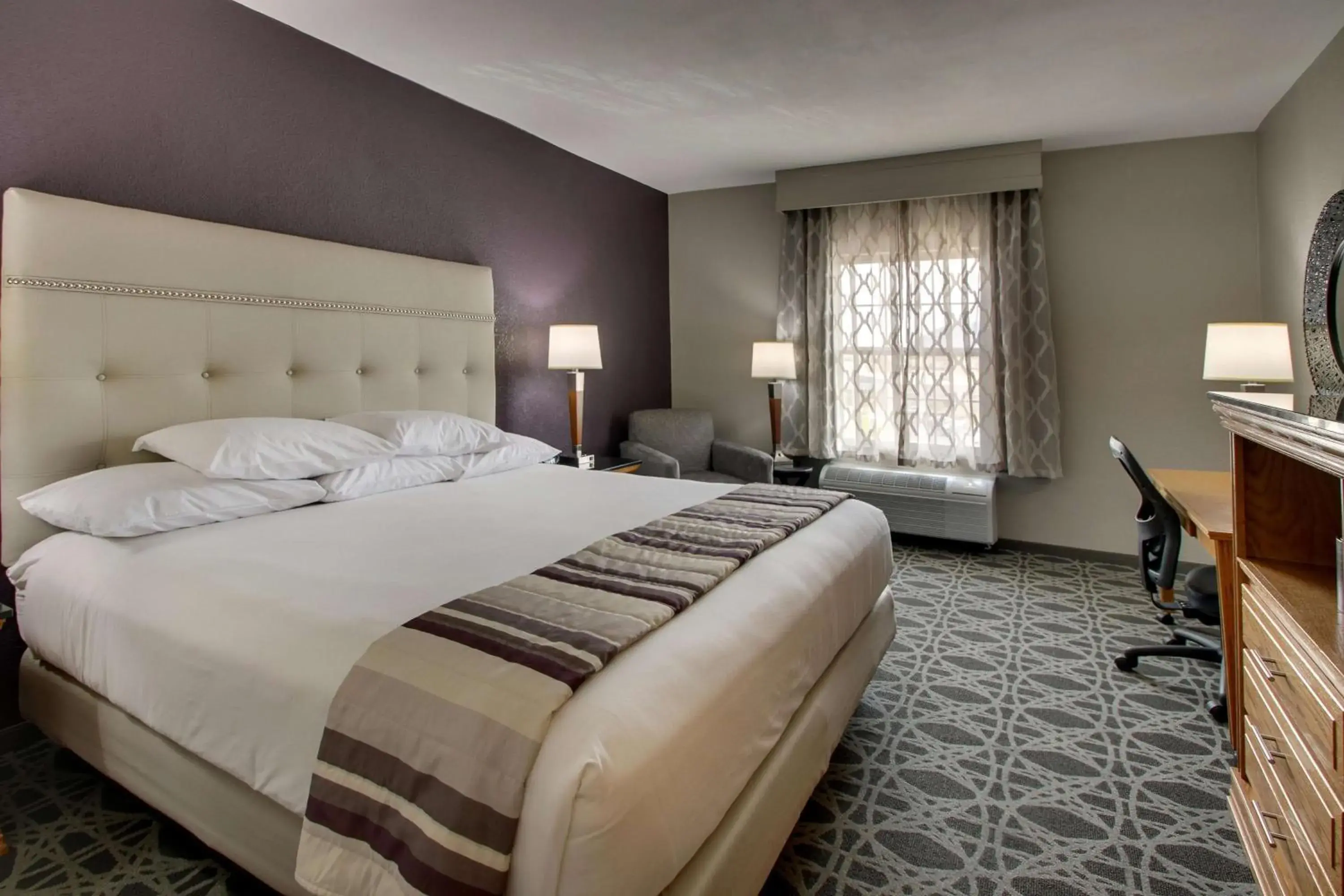 Superior King Room in Drury Inn & Suites Albuquerque North Superior King Room in Drury Inn & Suites Albuquerque North